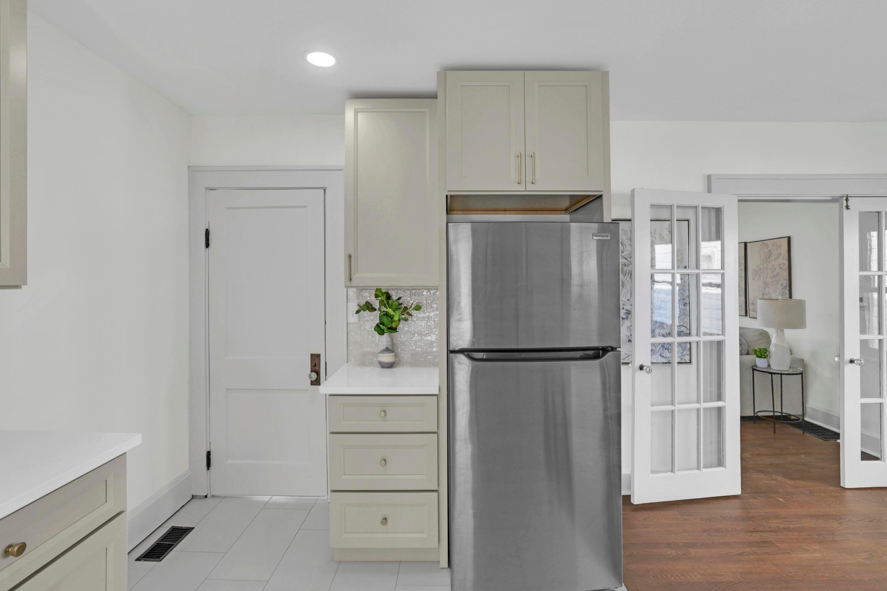272 E Markison Avenue Property Photo 15