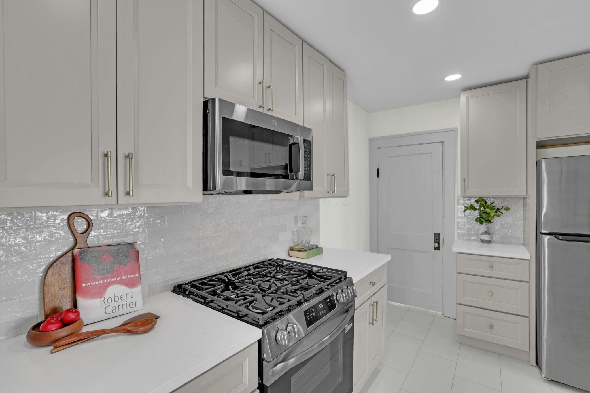 272 E Markison Avenue Property Photo 16