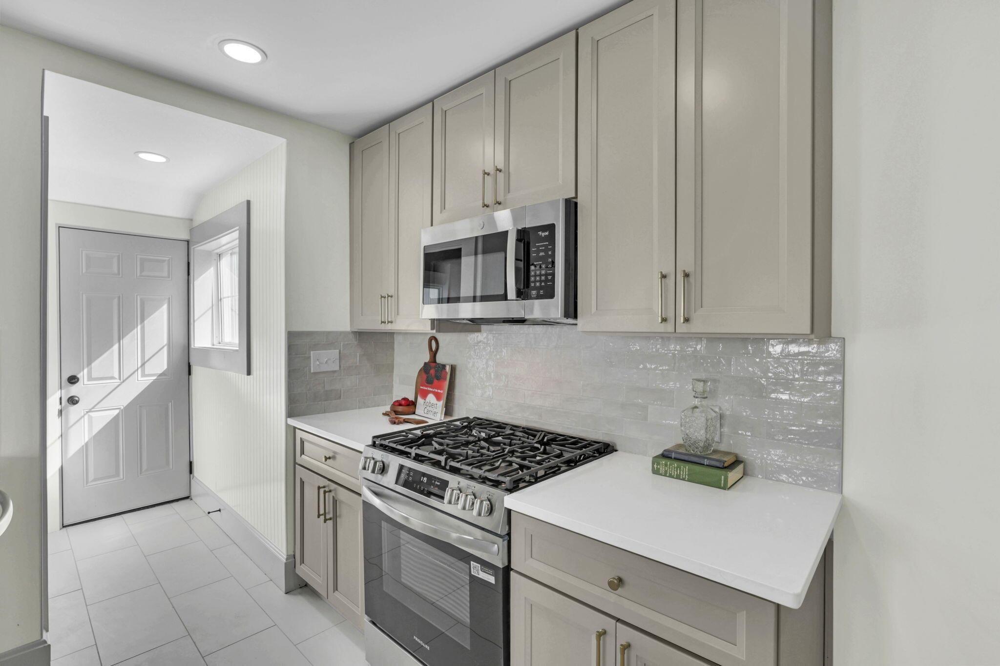 272 E Markison Avenue Property Photo 18