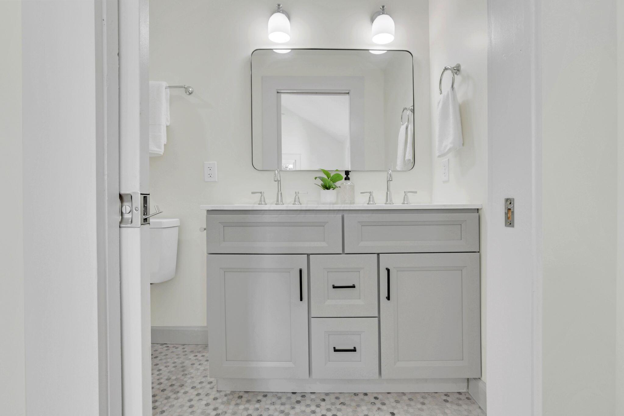272 E Markison Avenue Property Photo 24