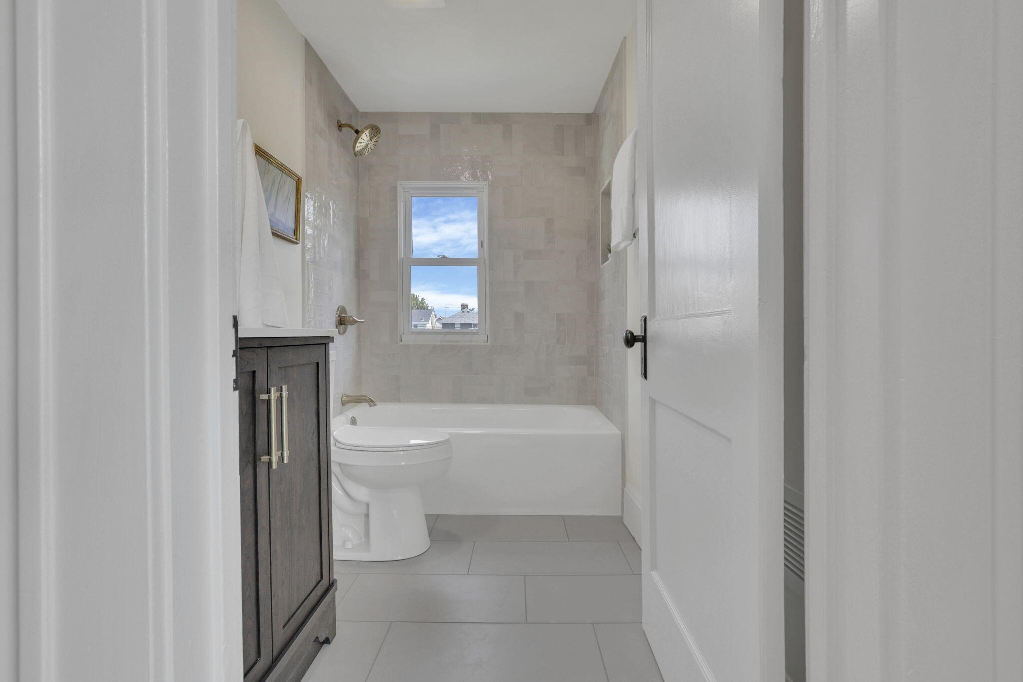 272 E Markison Avenue Property Photo 28