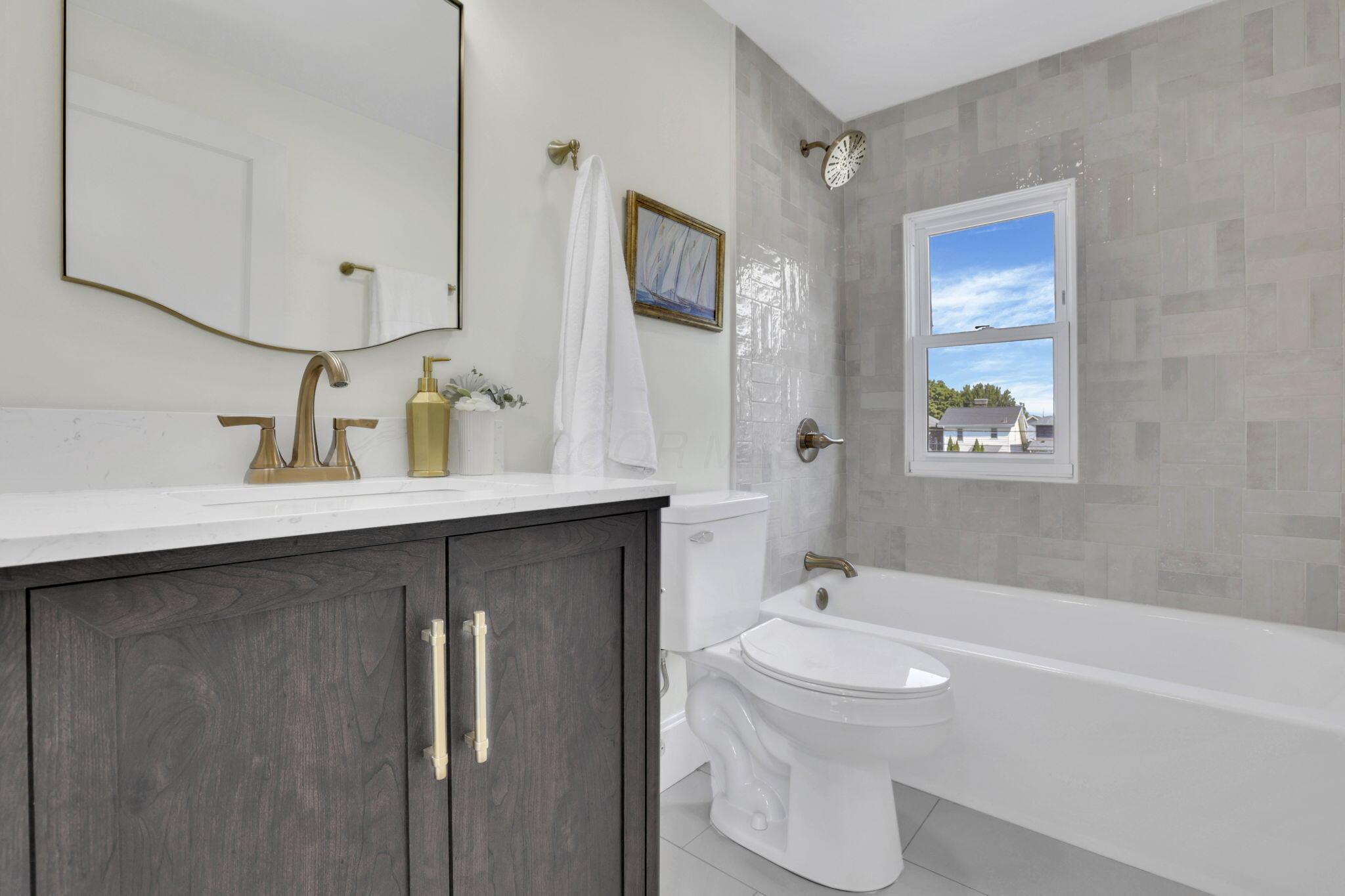 272 E Markison Avenue Property Photo 29