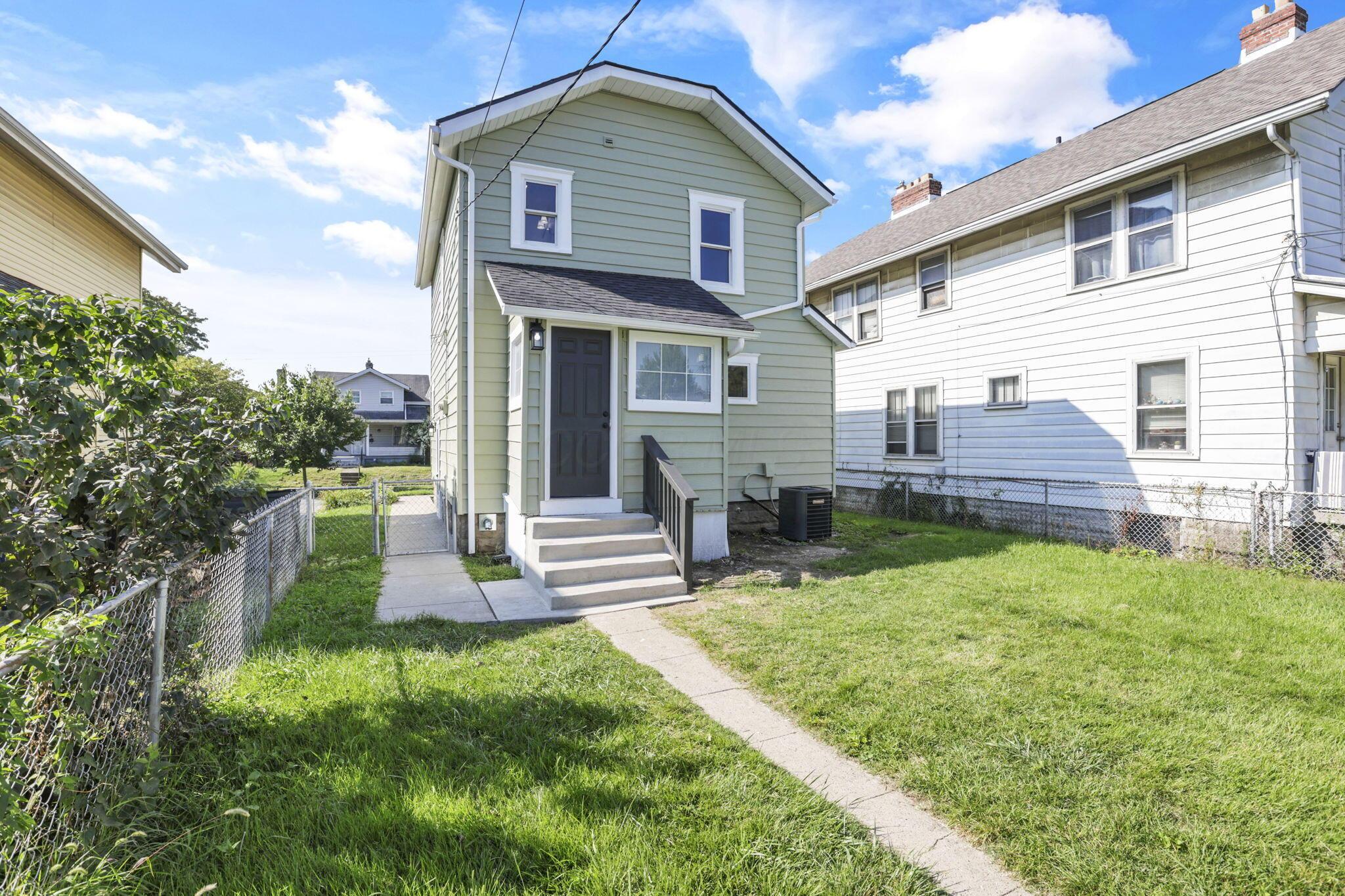 272 E Markison Avenue Property Photo 32