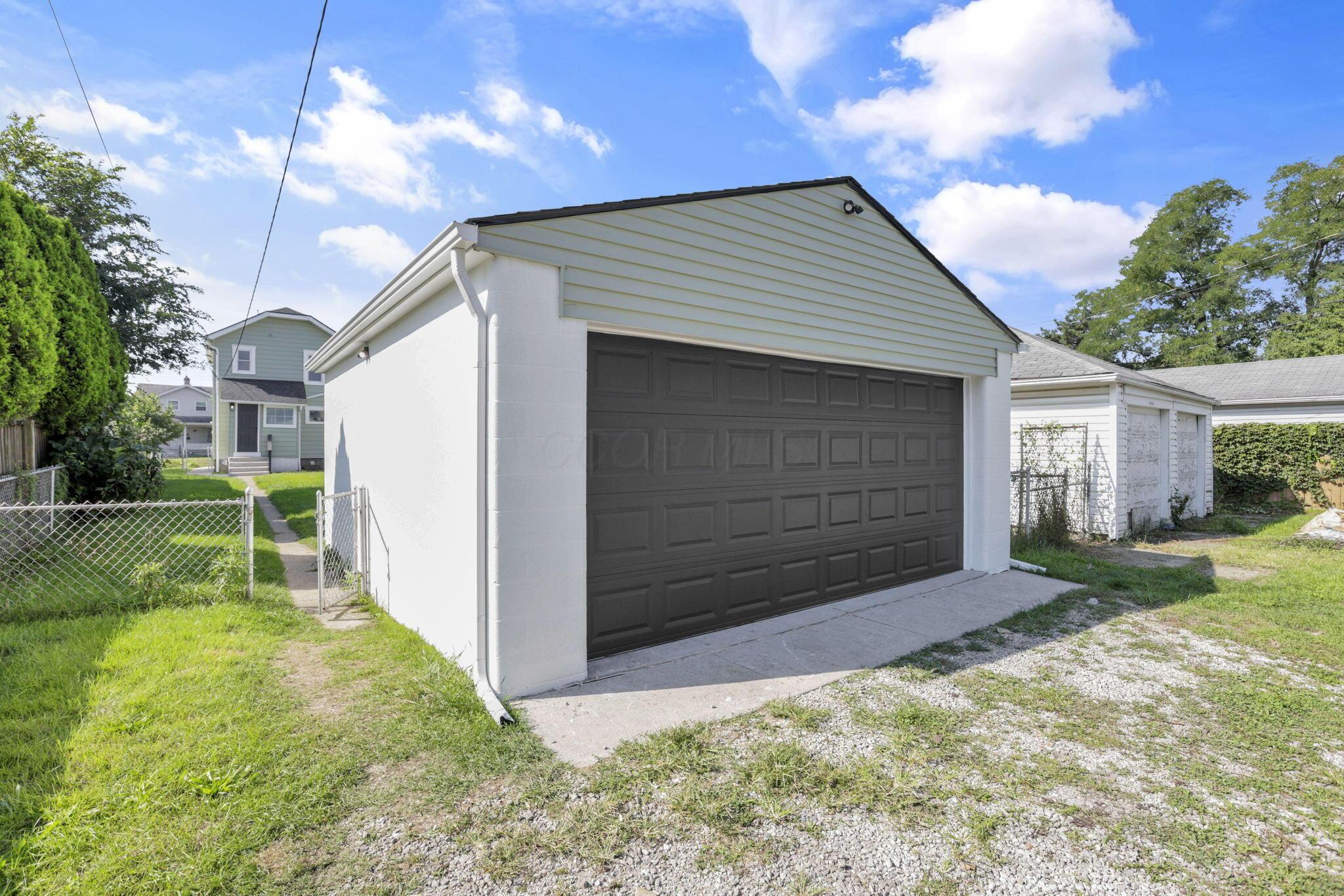 272 E Markison Avenue Property Photo 34