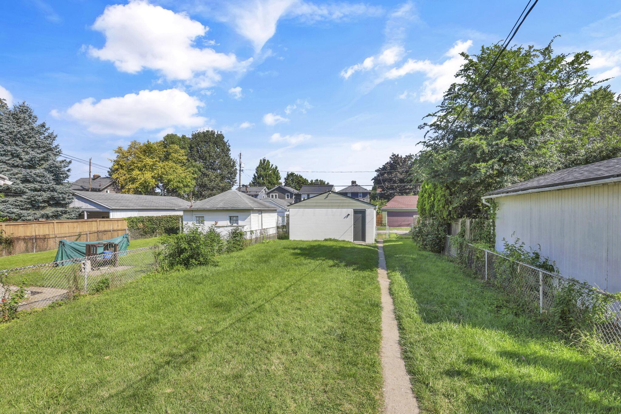 272 E Markison Avenue Property Photo 36