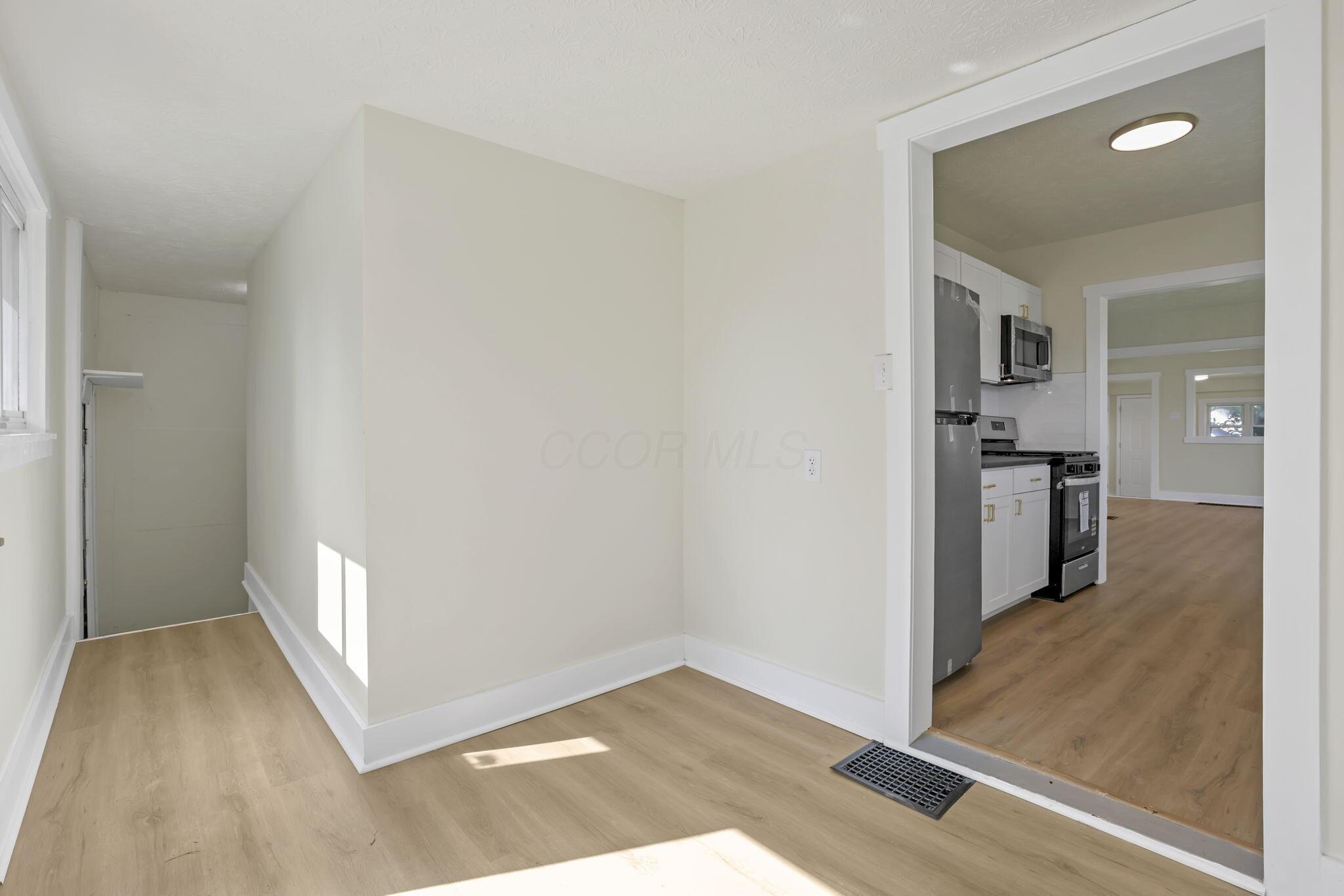 132 N Westmoor Avenue Property Photo 33