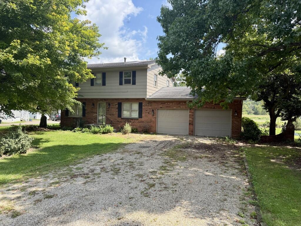 5724 Old Logan Road Se Property Photo 2