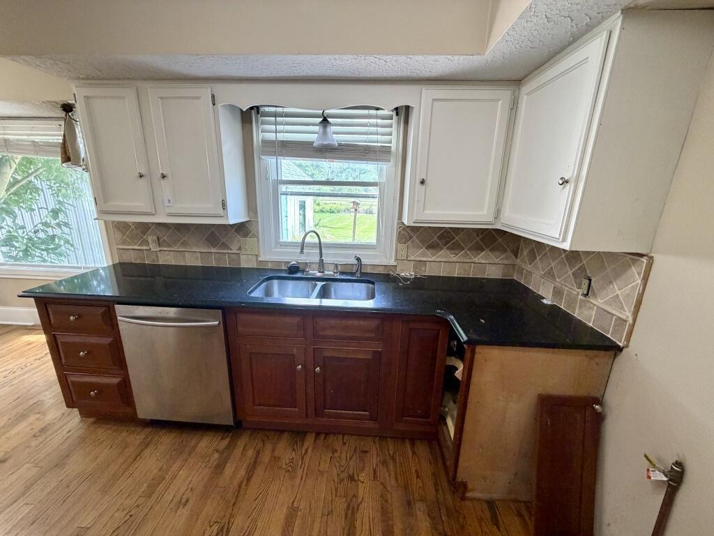 5724 Old Logan Road Se Property Photo 8