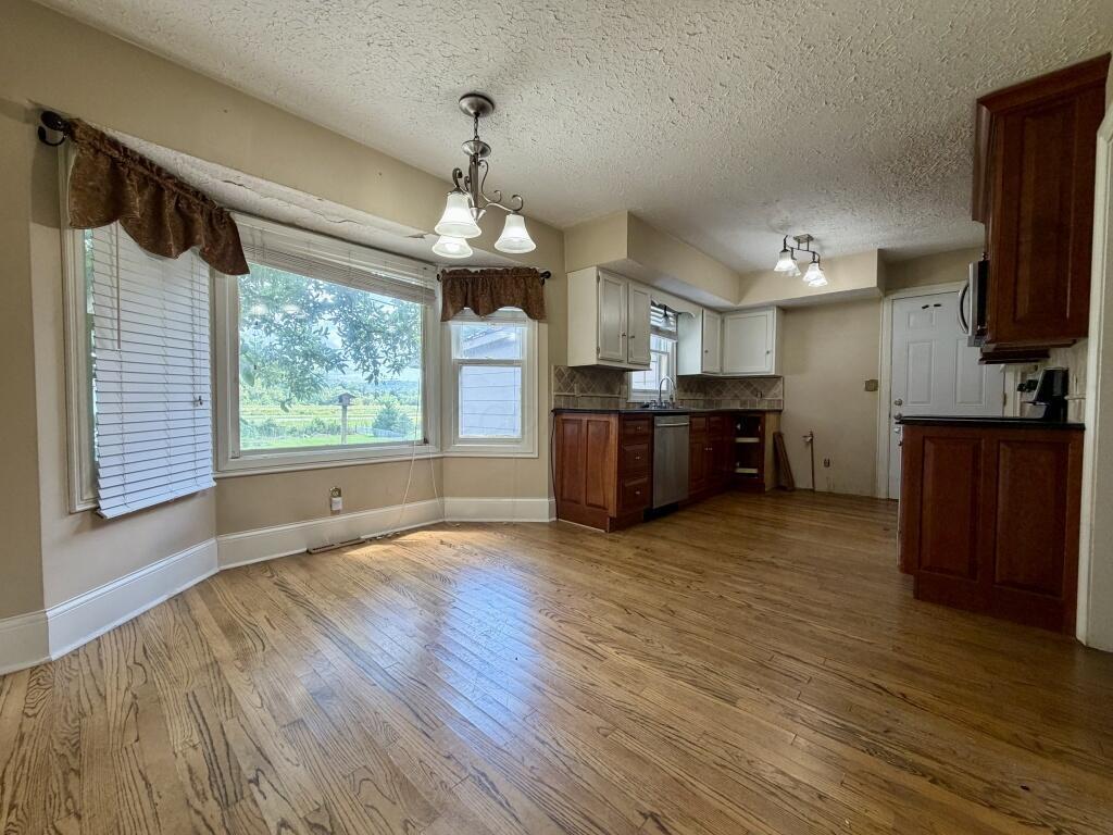 5724 Old Logan Road Se Property Photo 10