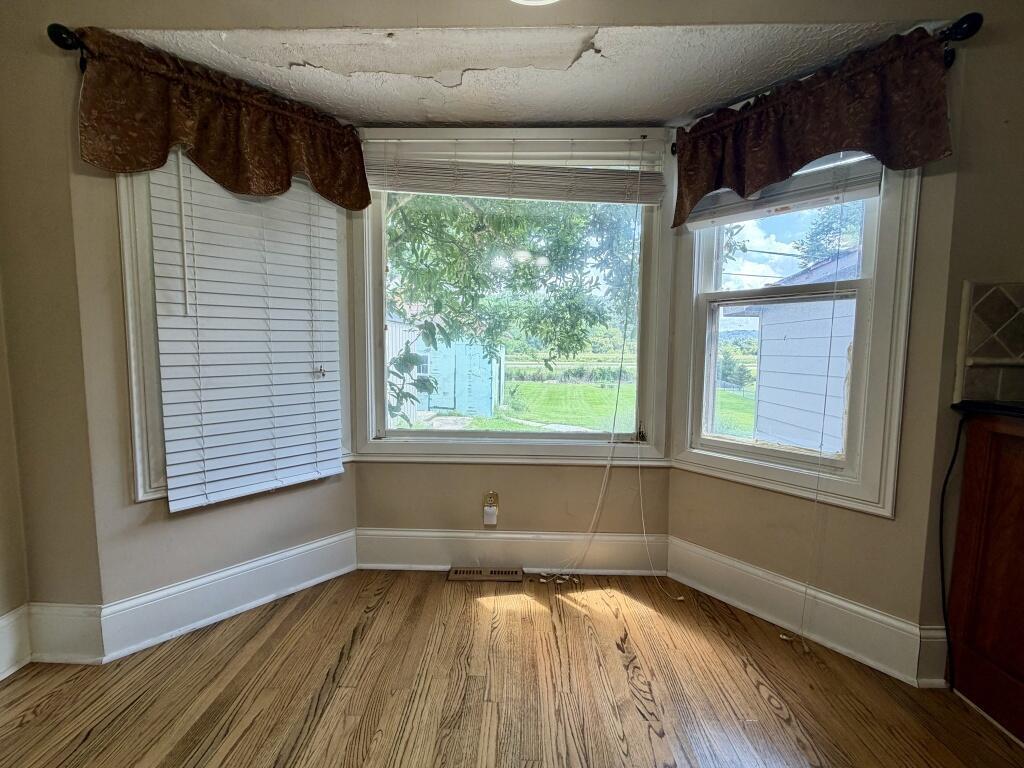 5724 Old Logan Road Se Property Photo 11