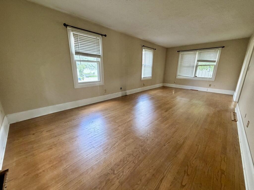 5724 Old Logan Road Se Property Photo 13