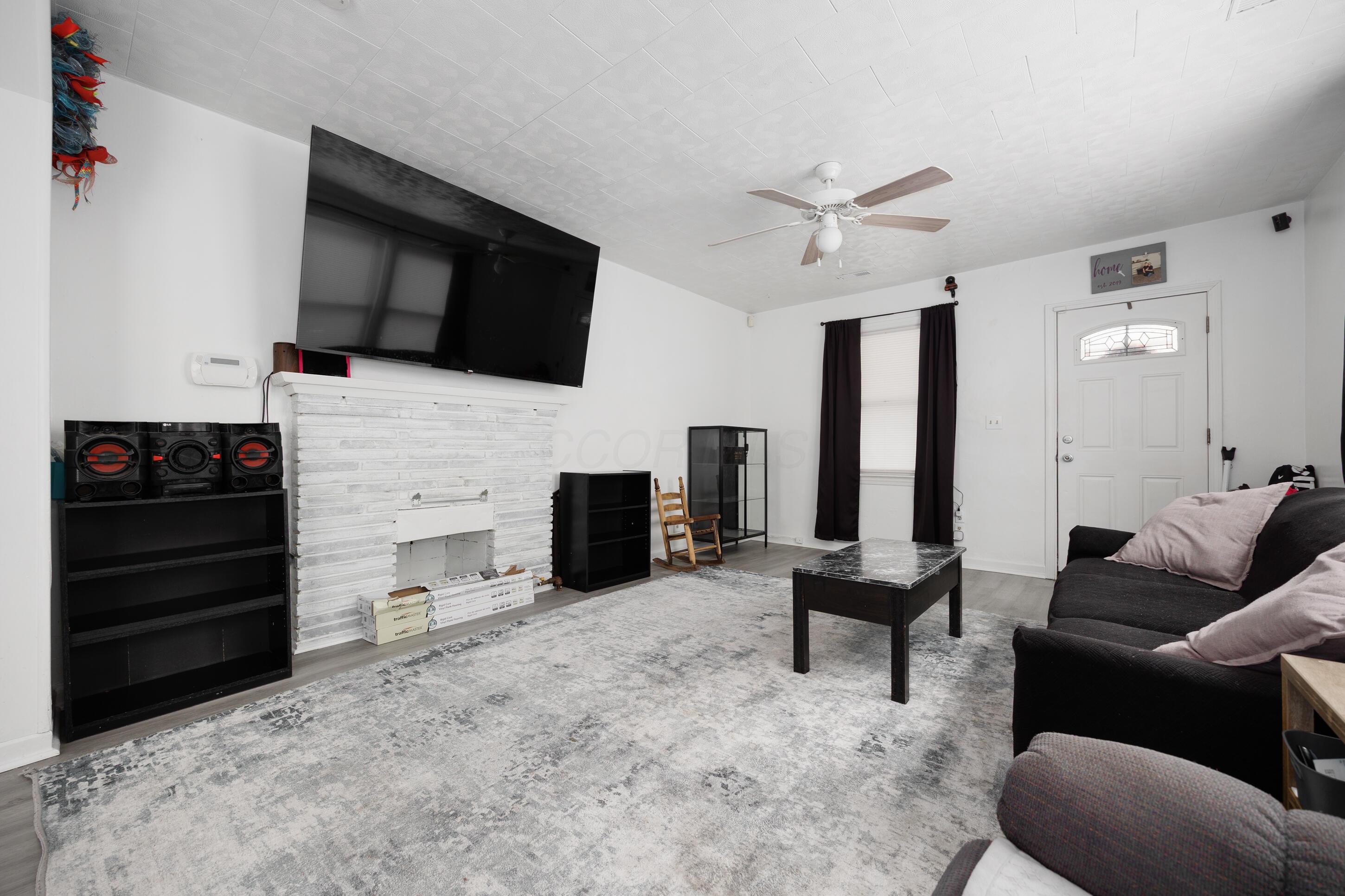 441 Catherine Street Property Photo 8