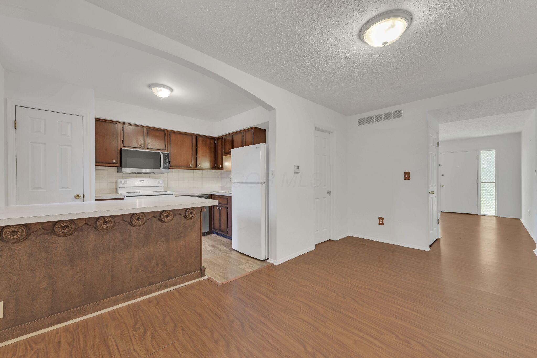 631 Simbury Street Property Photo 5