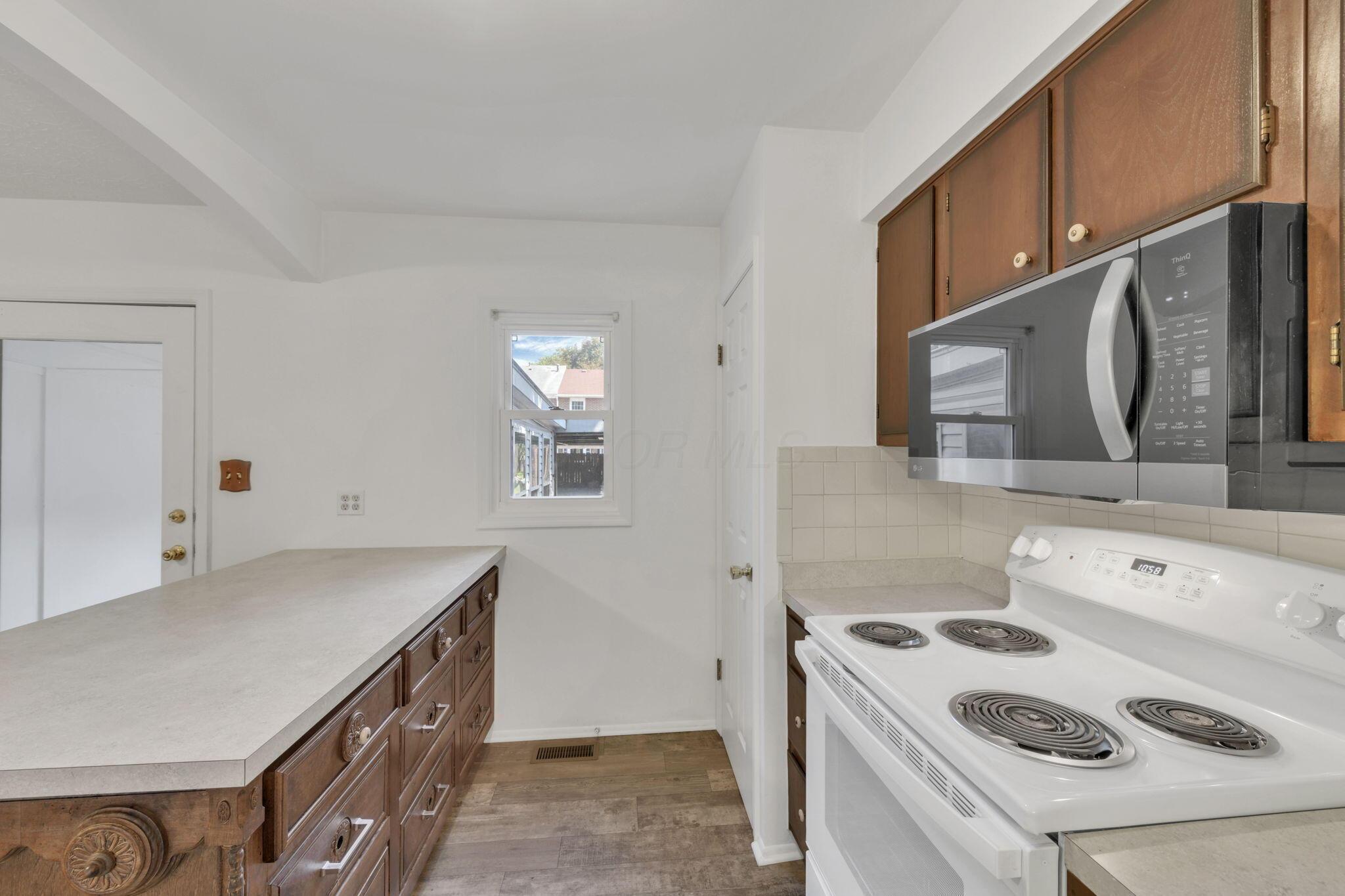 631 Simbury Street Property Photo 9