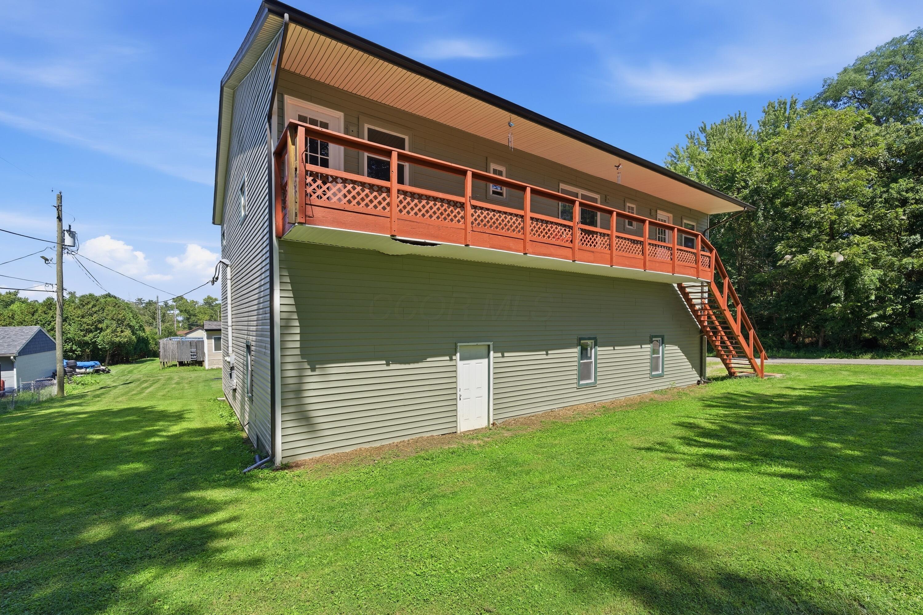 226033024 Property Photo 6
