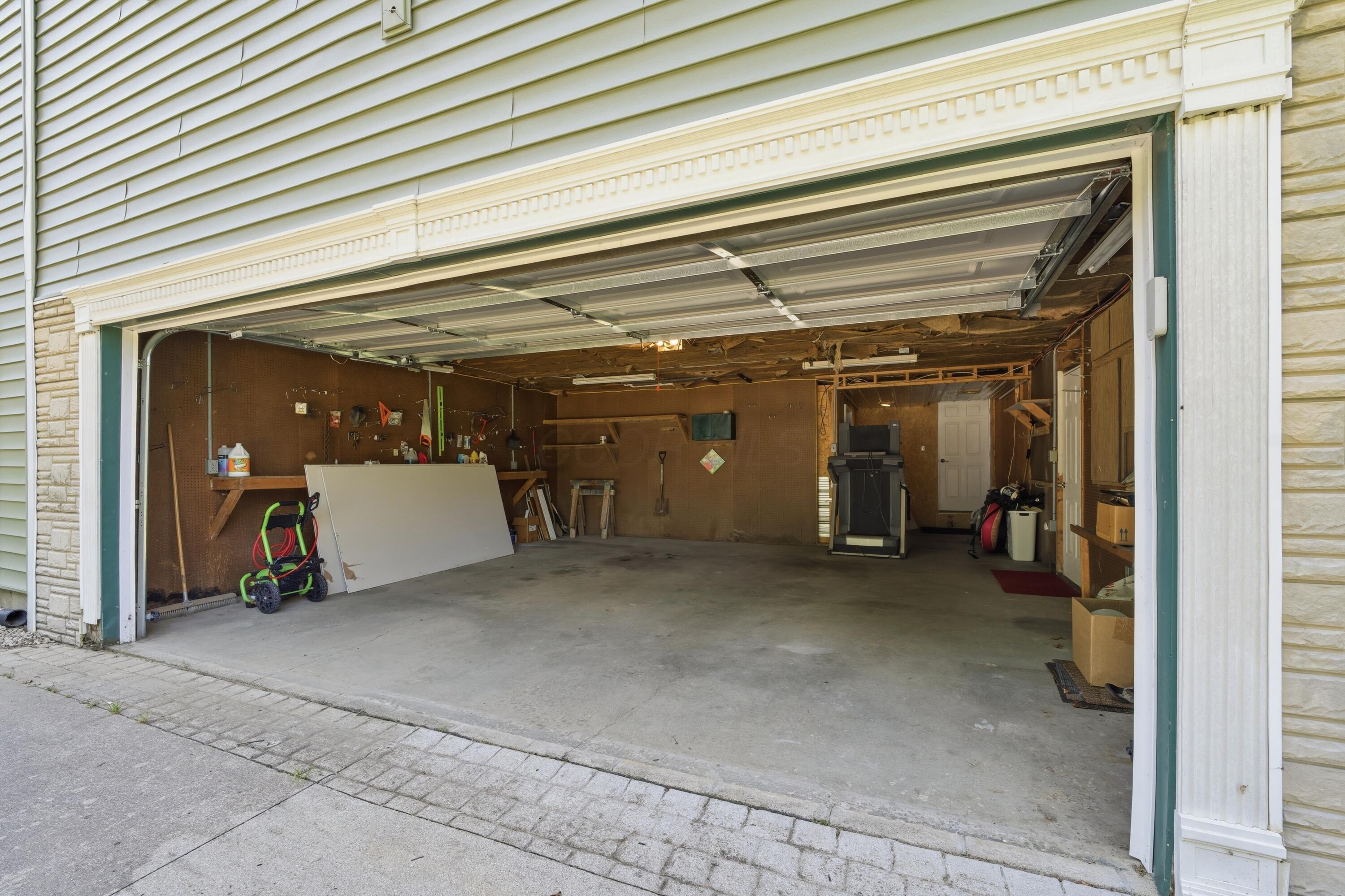 226033024 Property Photo 14