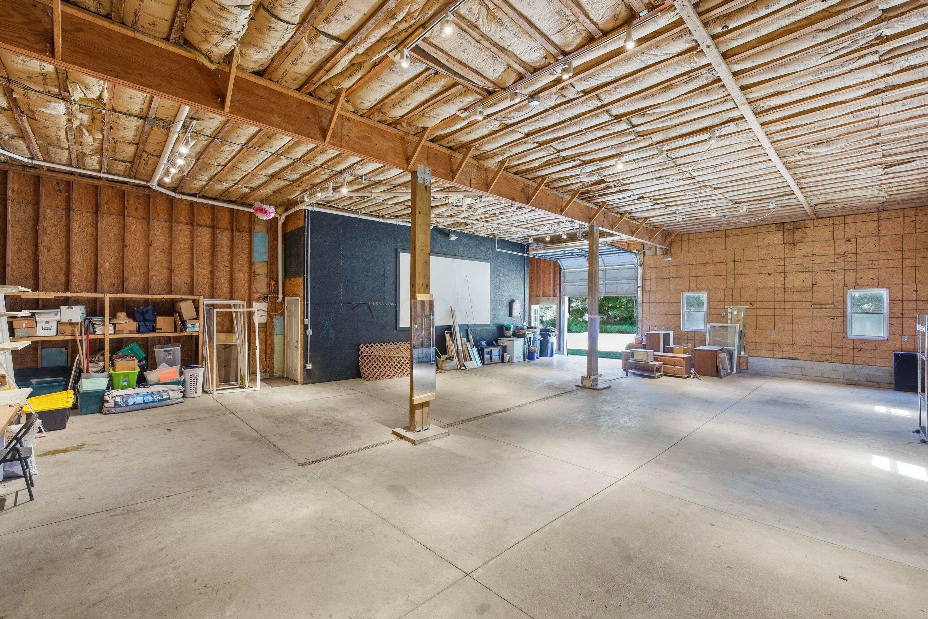226033024 Property Photo 16