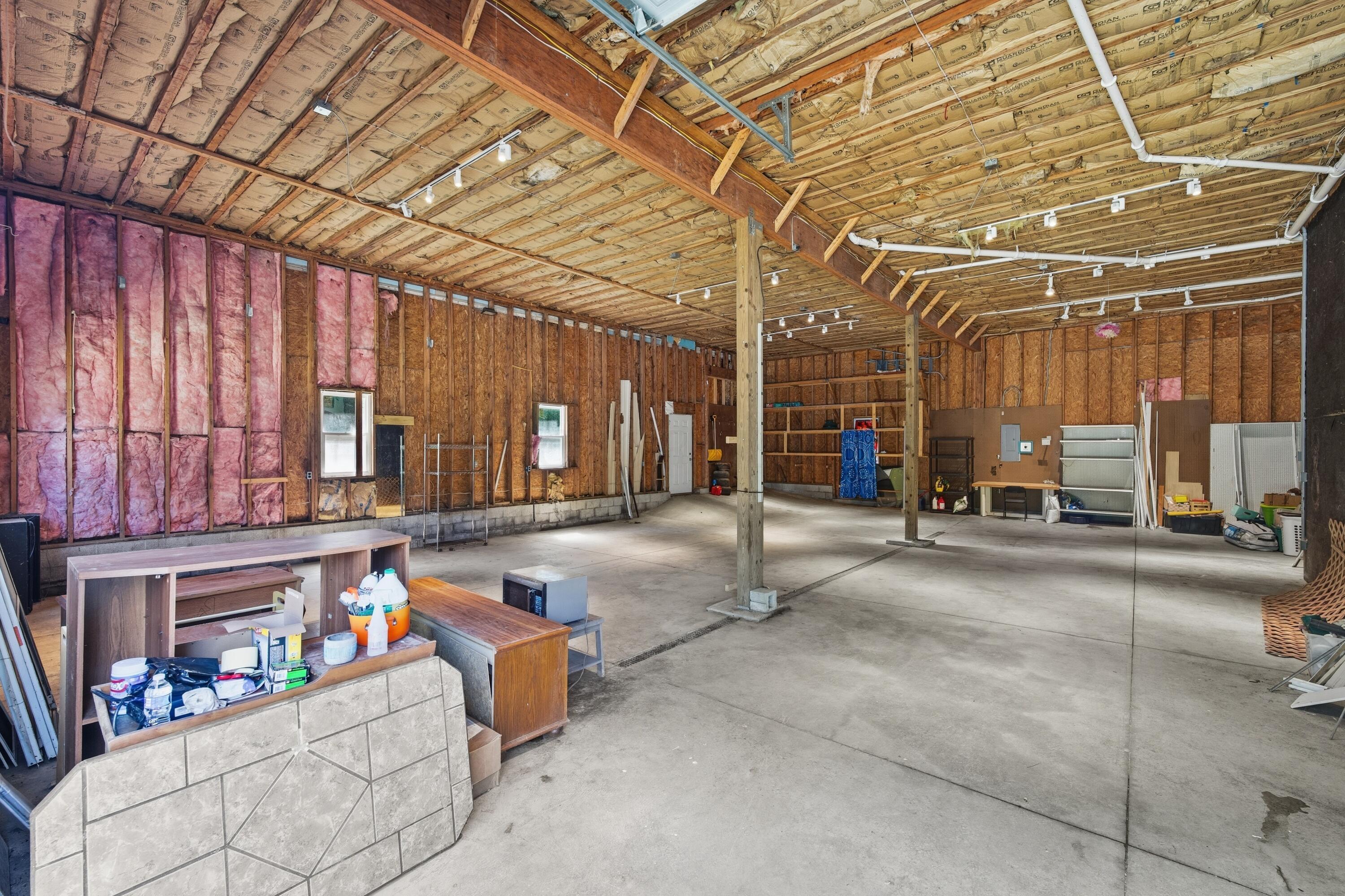 226033024 Property Photo 18