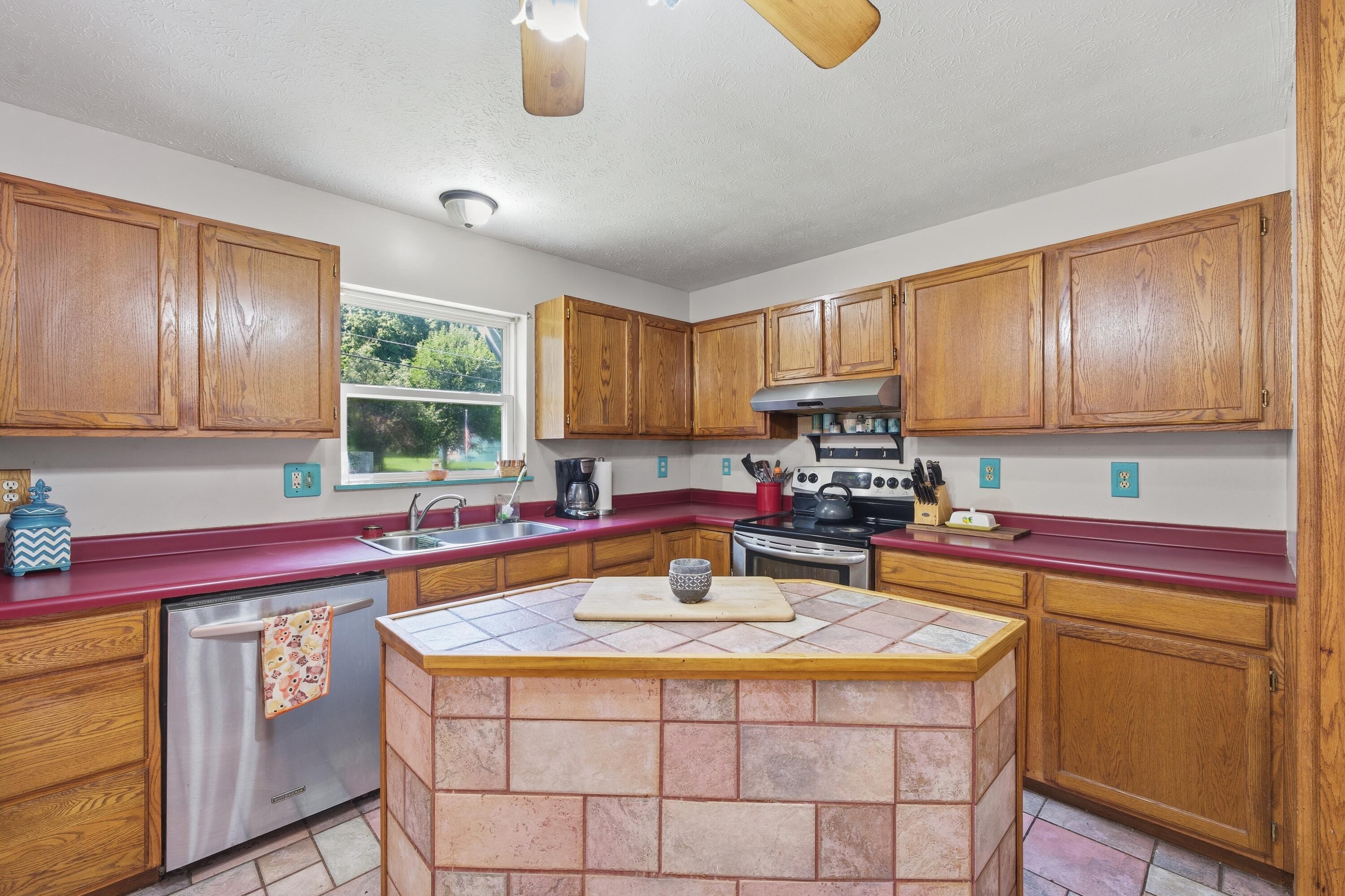226033024 Property Photo 29