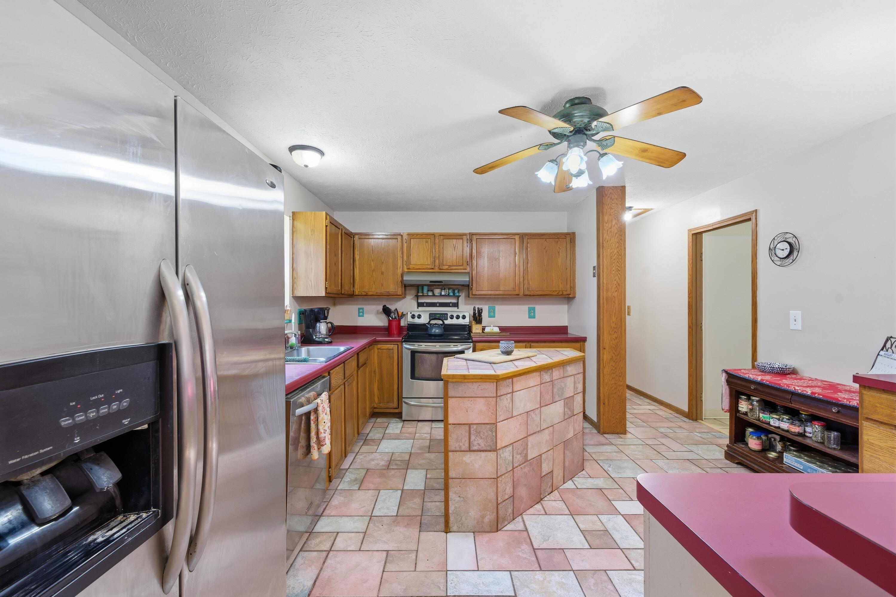 226033024 Property Photo 33