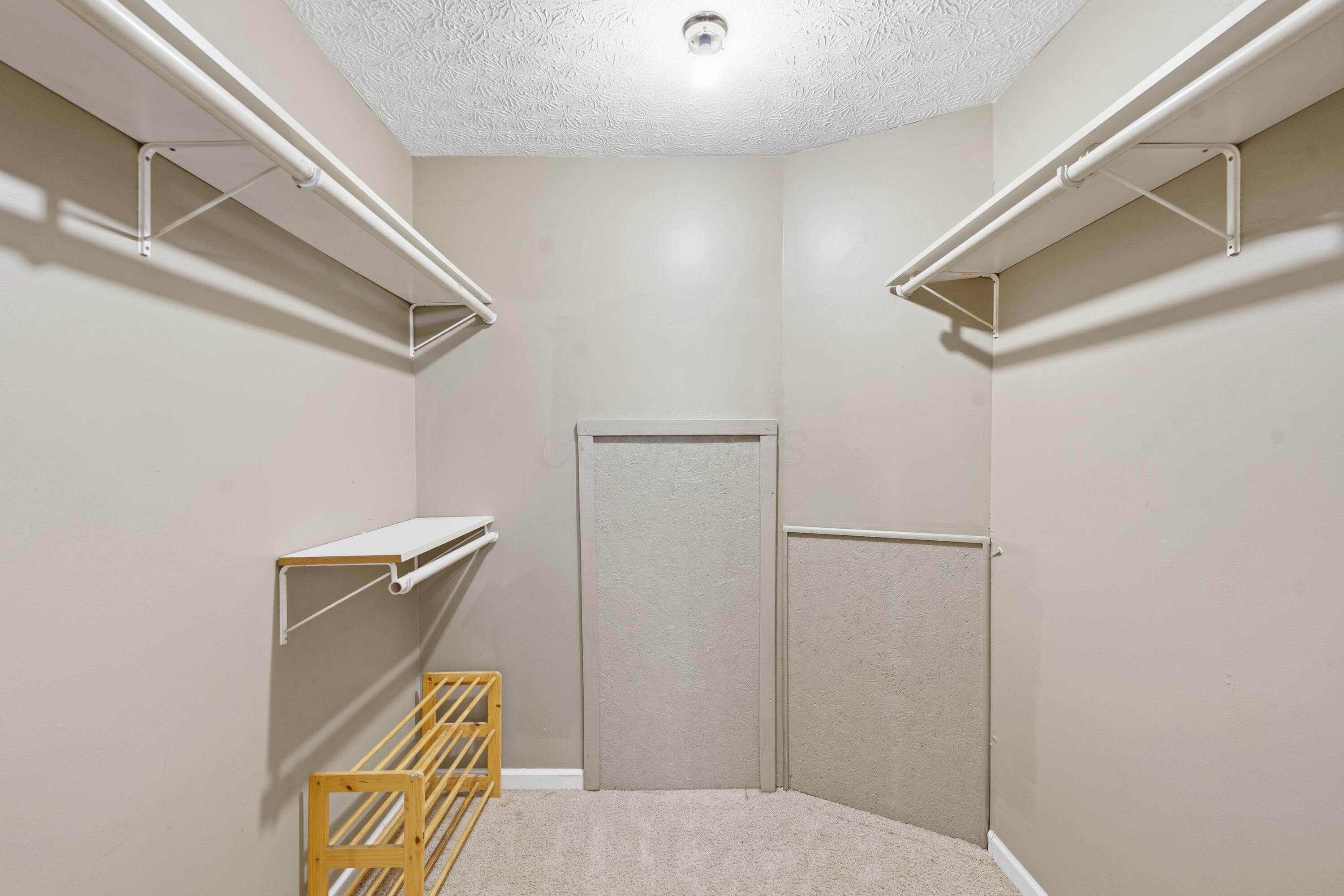 226033024 Property Photo 37