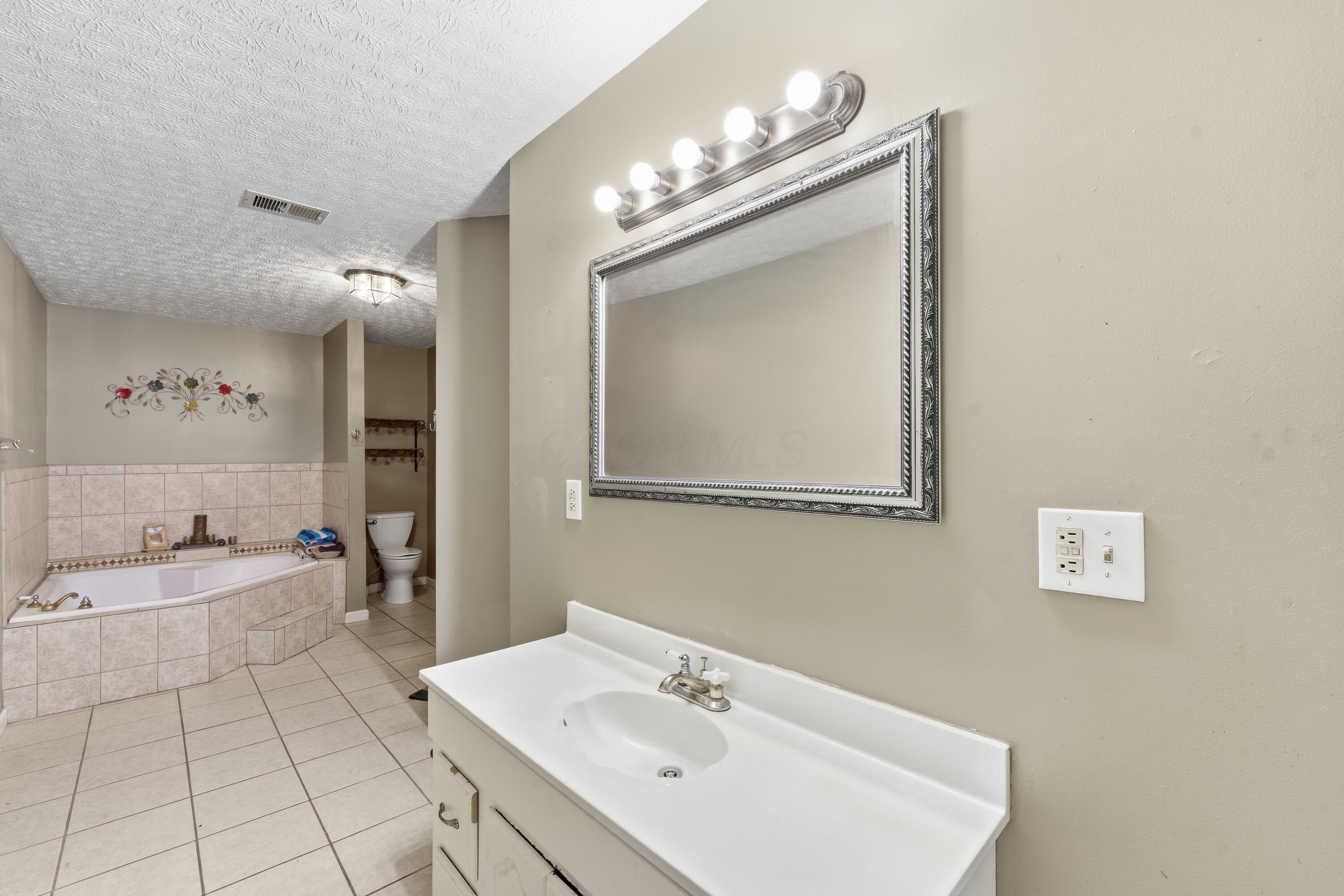 226033024 Property Photo 39