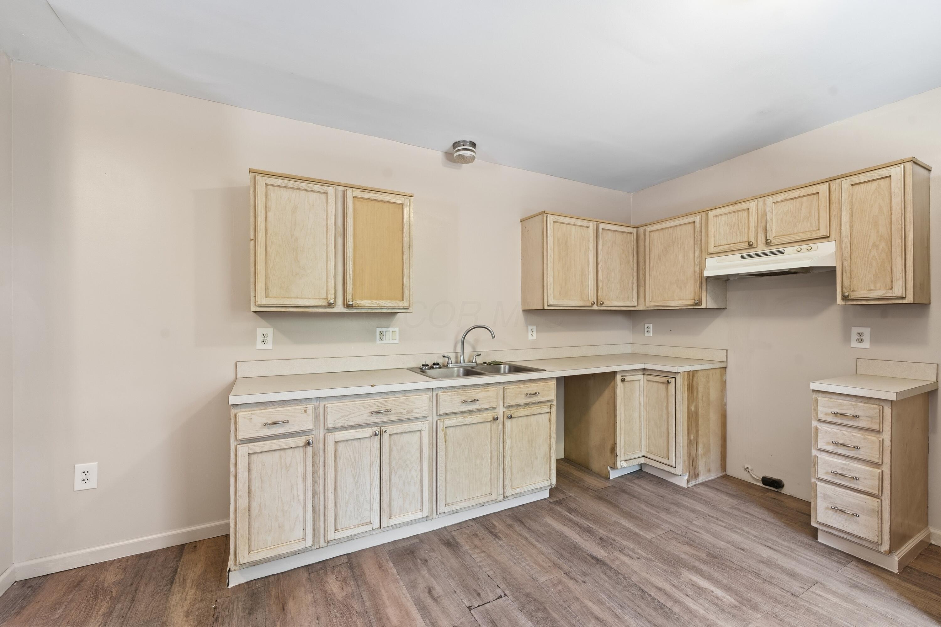 226033024 Property Photo 58