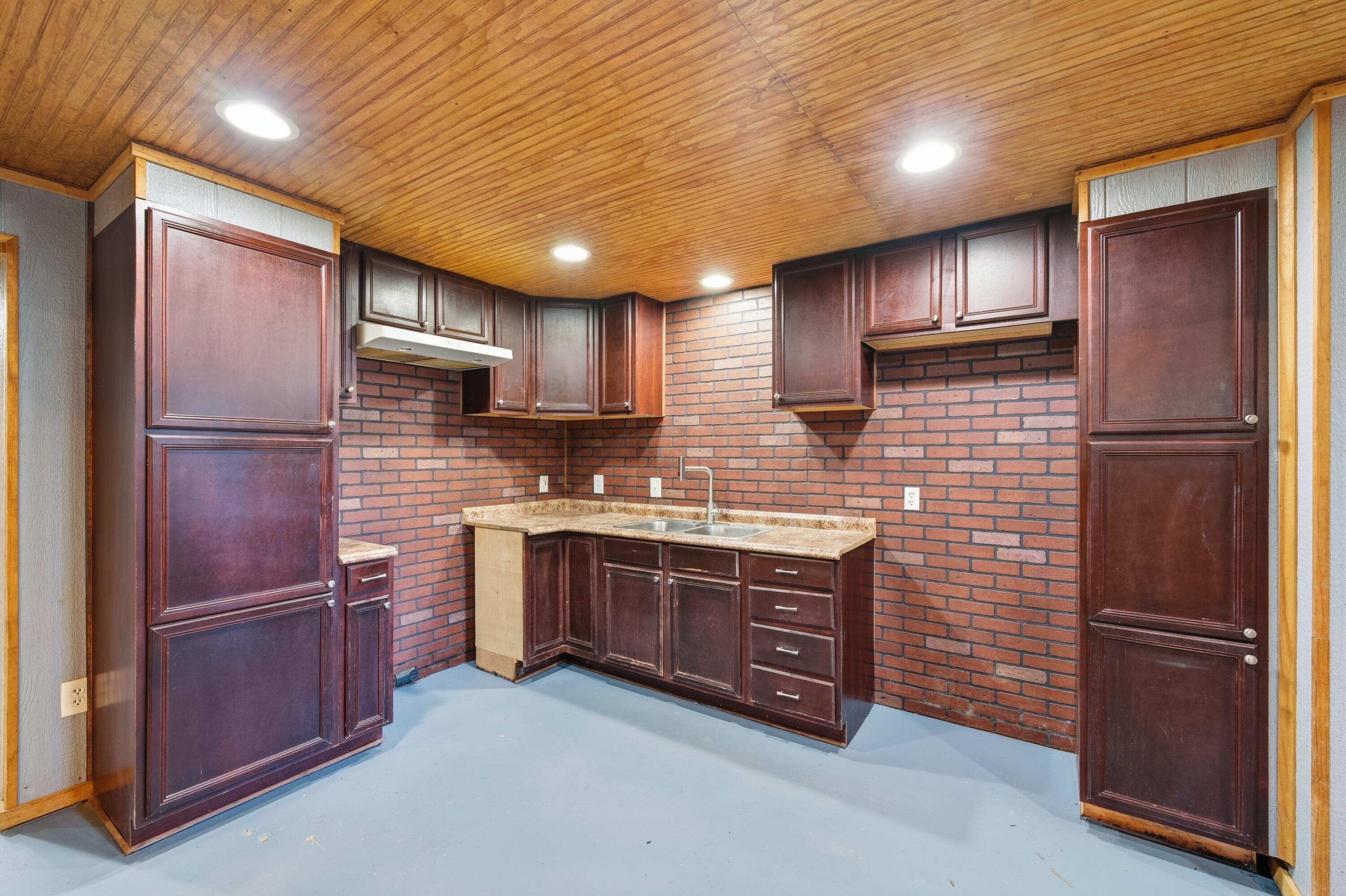 226033024 Property Photo 83