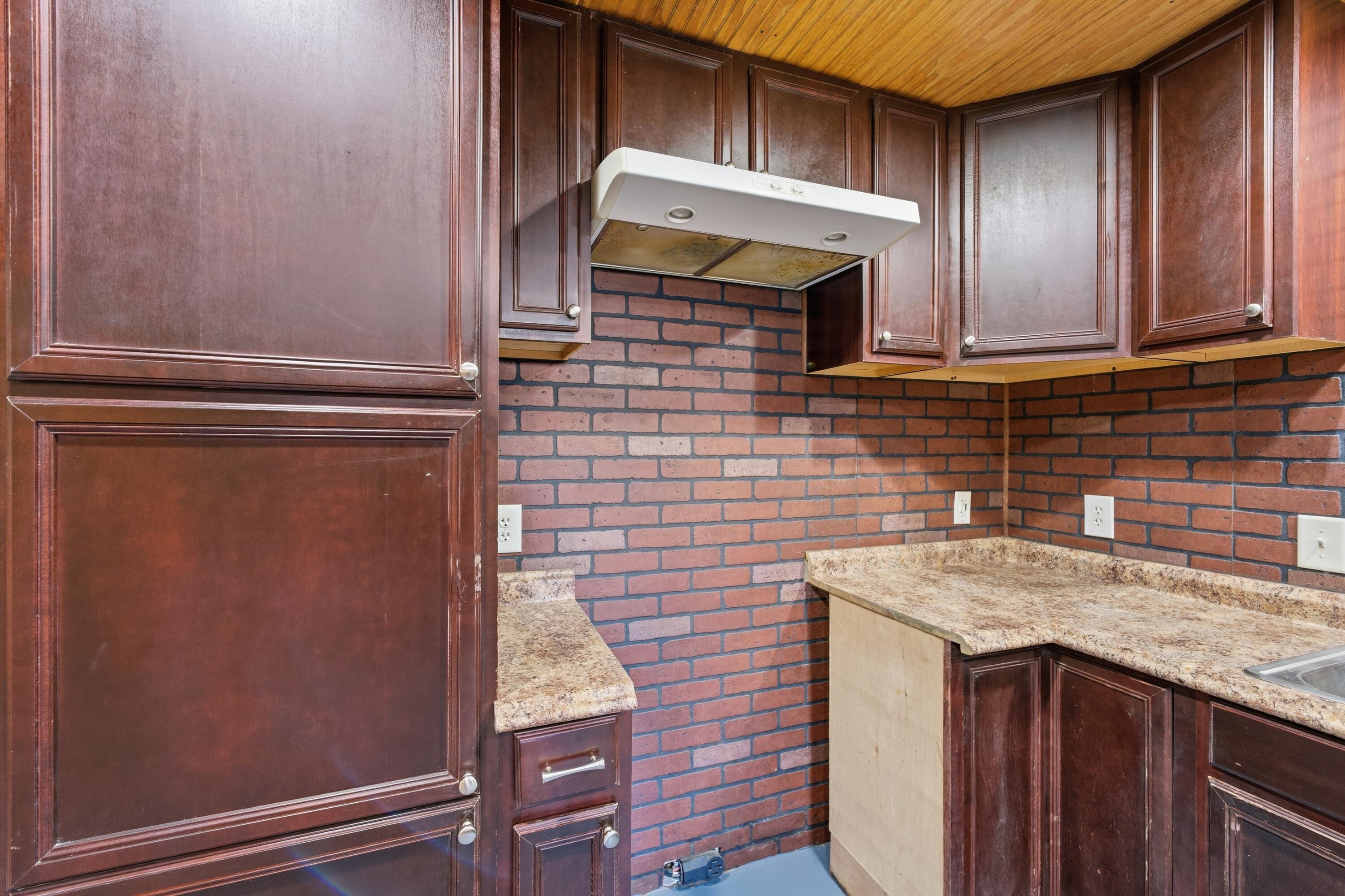 226033024 Property Photo 84