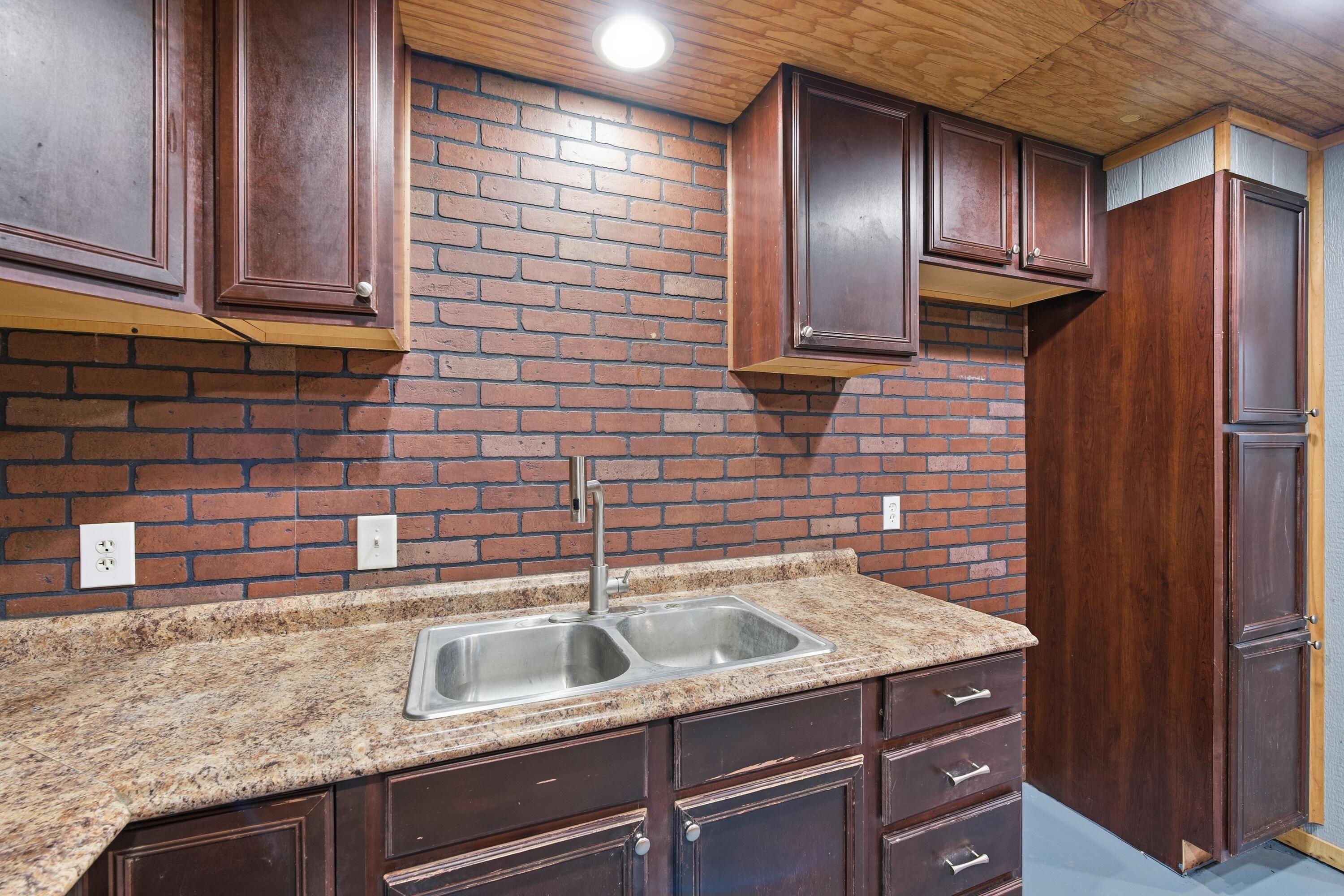 226033024 Property Photo 85