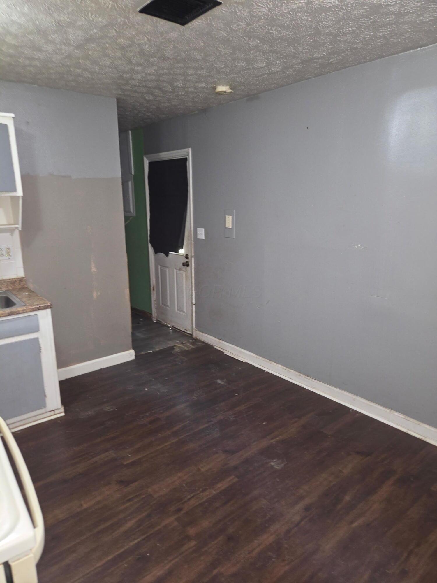 1646 Striebel Road Property Photo 5