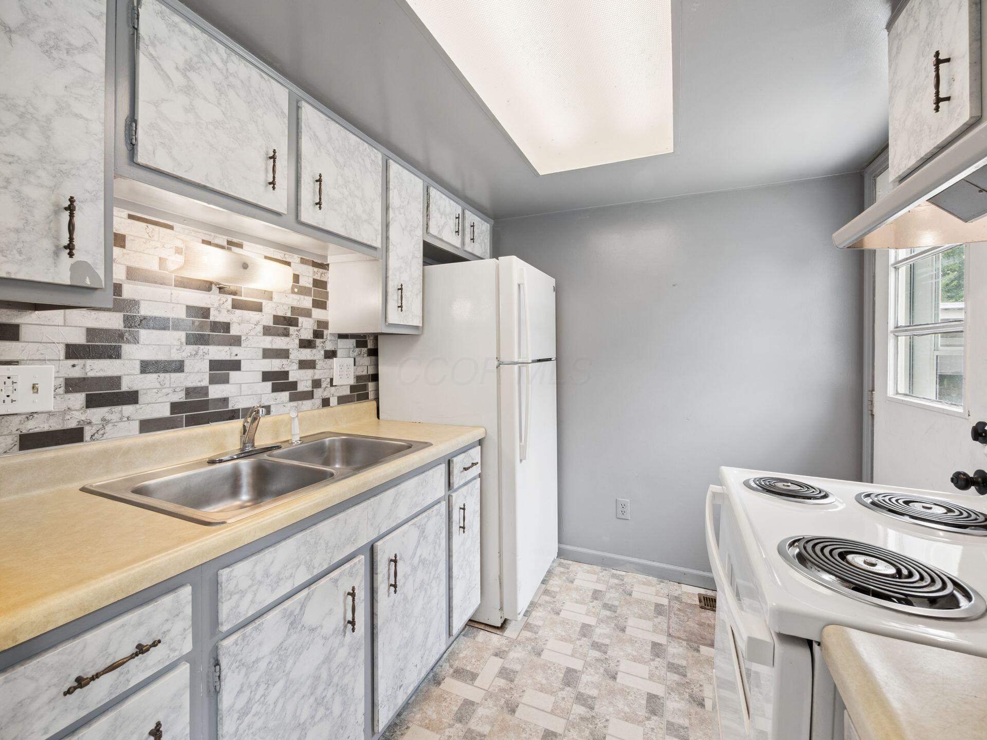 2408-2414 Red Coach Drive Property Photo 6