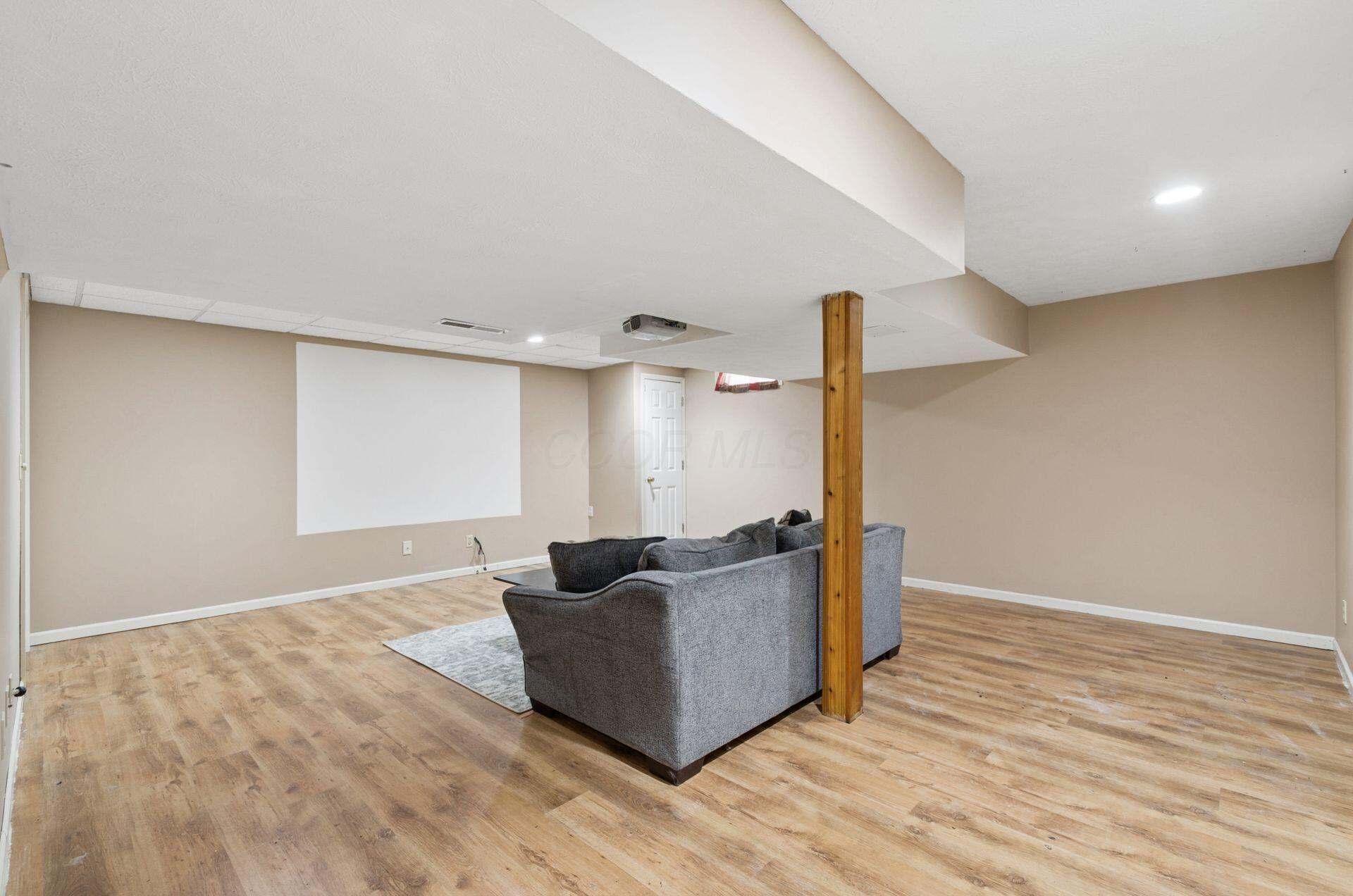 1572 Whitcombe Way Property Photo 35