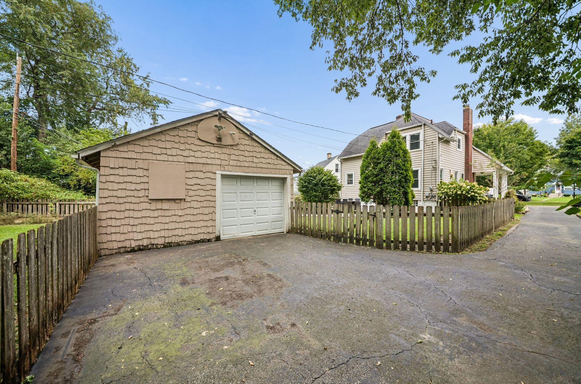 175 Linfield Place Property Photo 46