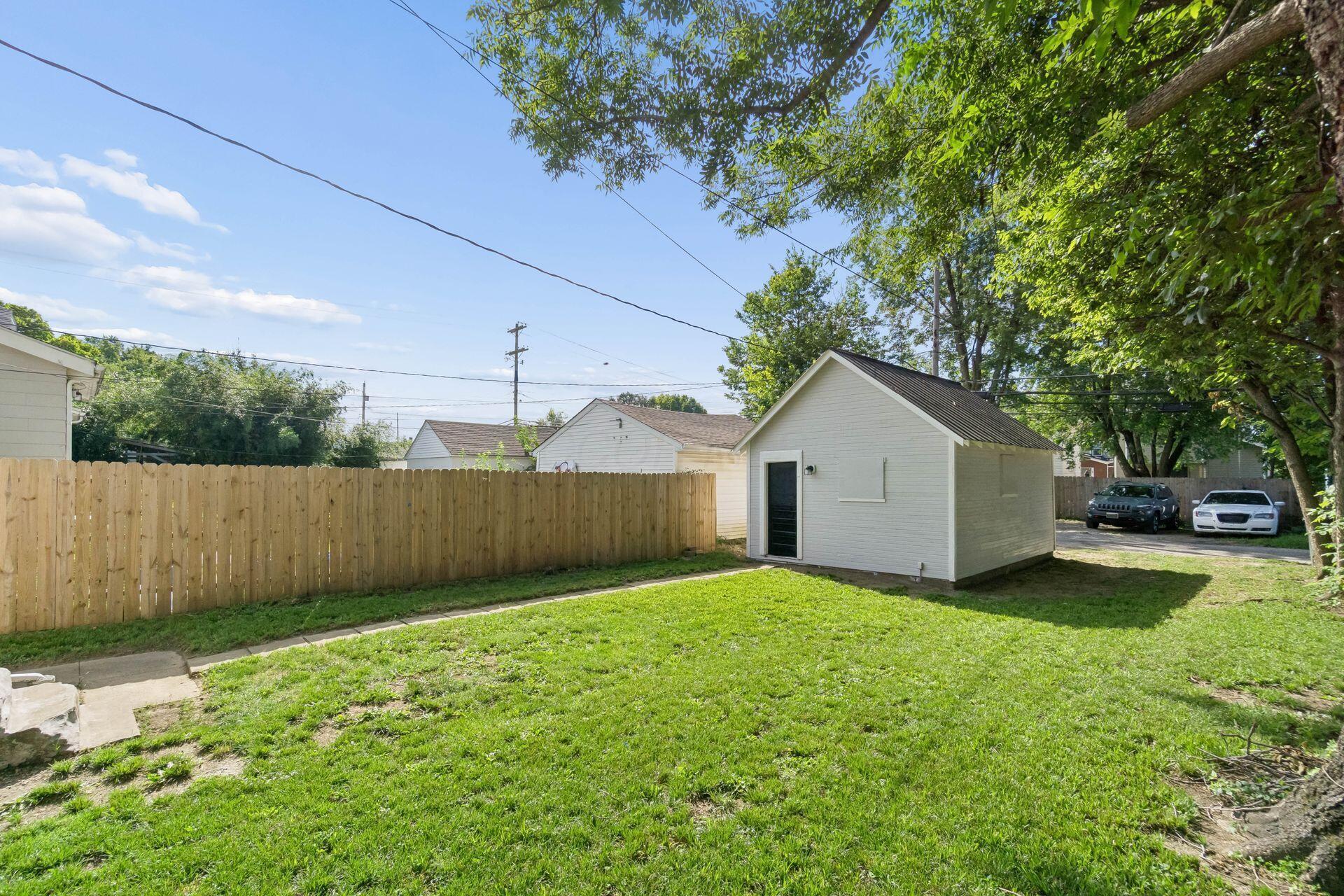 611 E Jenkins Avenue Property Photo 23