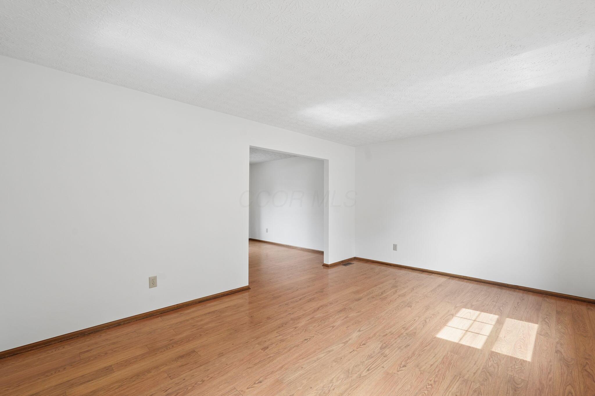 5714 Whispering Oak Boulevard Property Photo 6