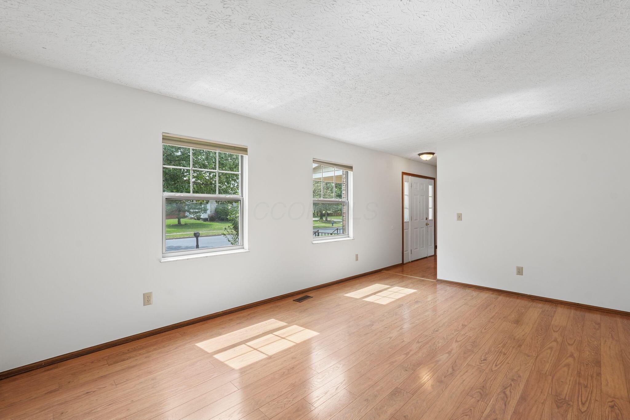 5714 Whispering Oak Boulevard Property Photo 8