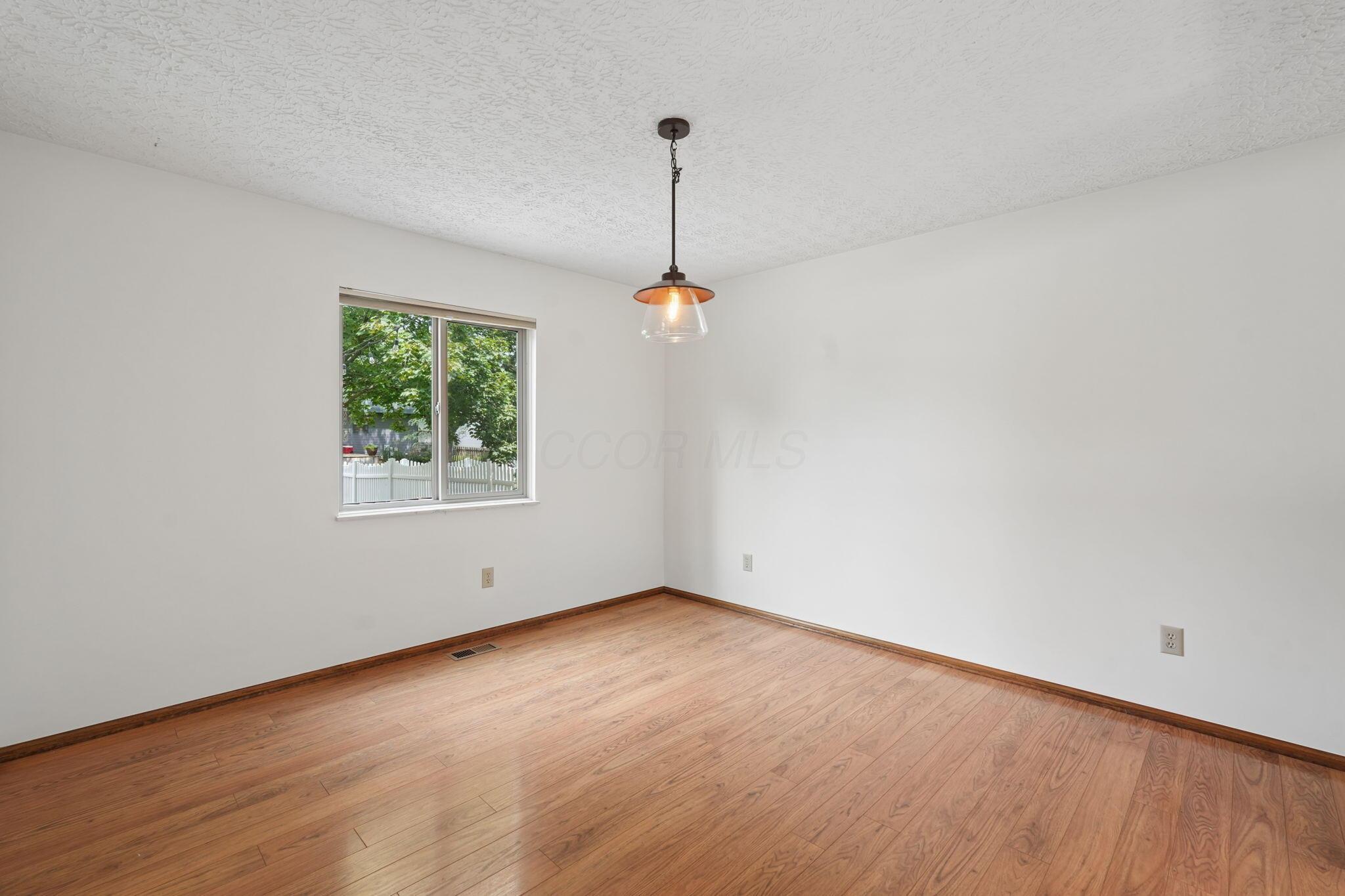 5714 Whispering Oak Boulevard Property Photo 10