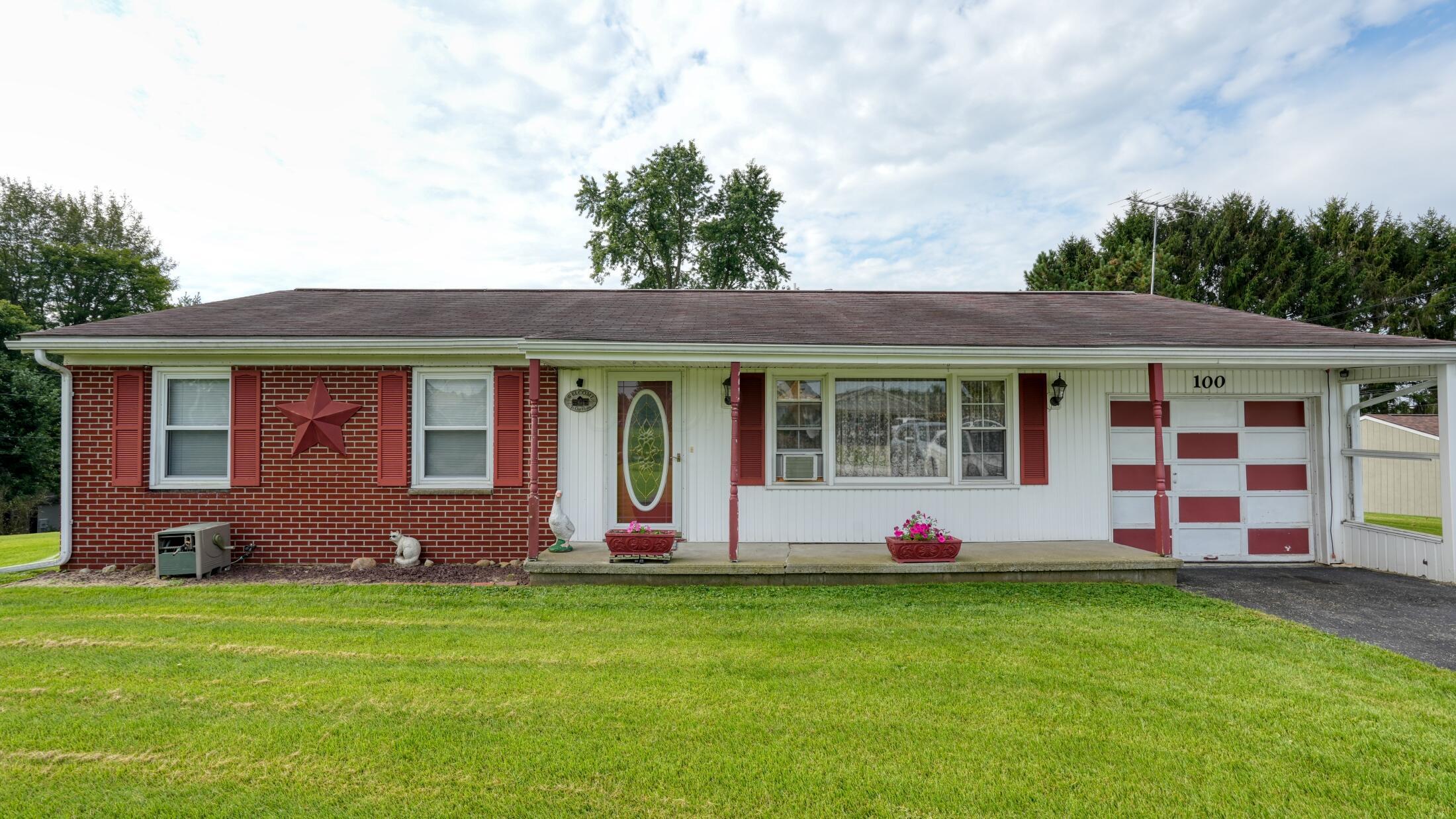 100 Vicky Lane Se Property Photo 1