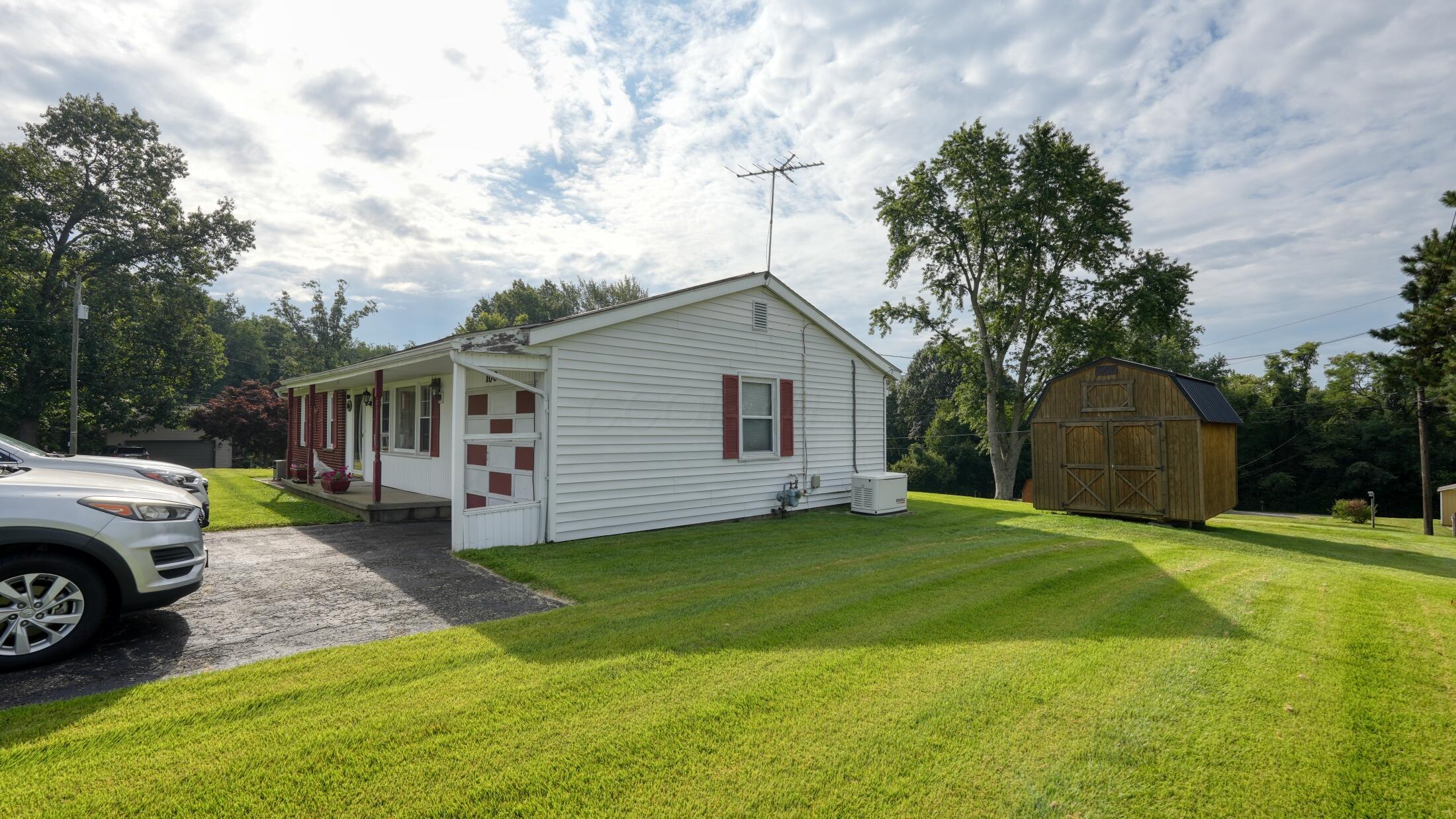 100 Vicky Lane Se Property Photo 28