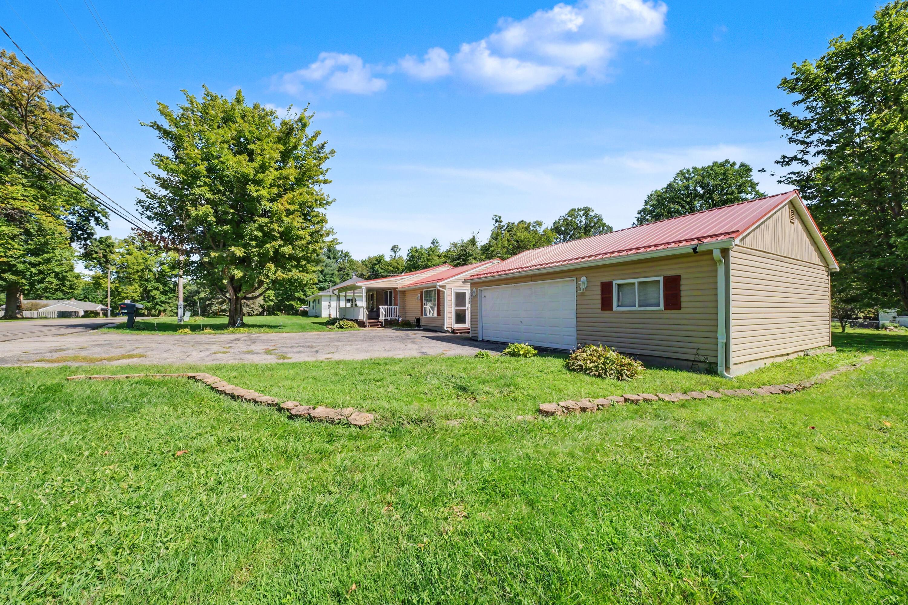 972 Reed Road Property Photo 5