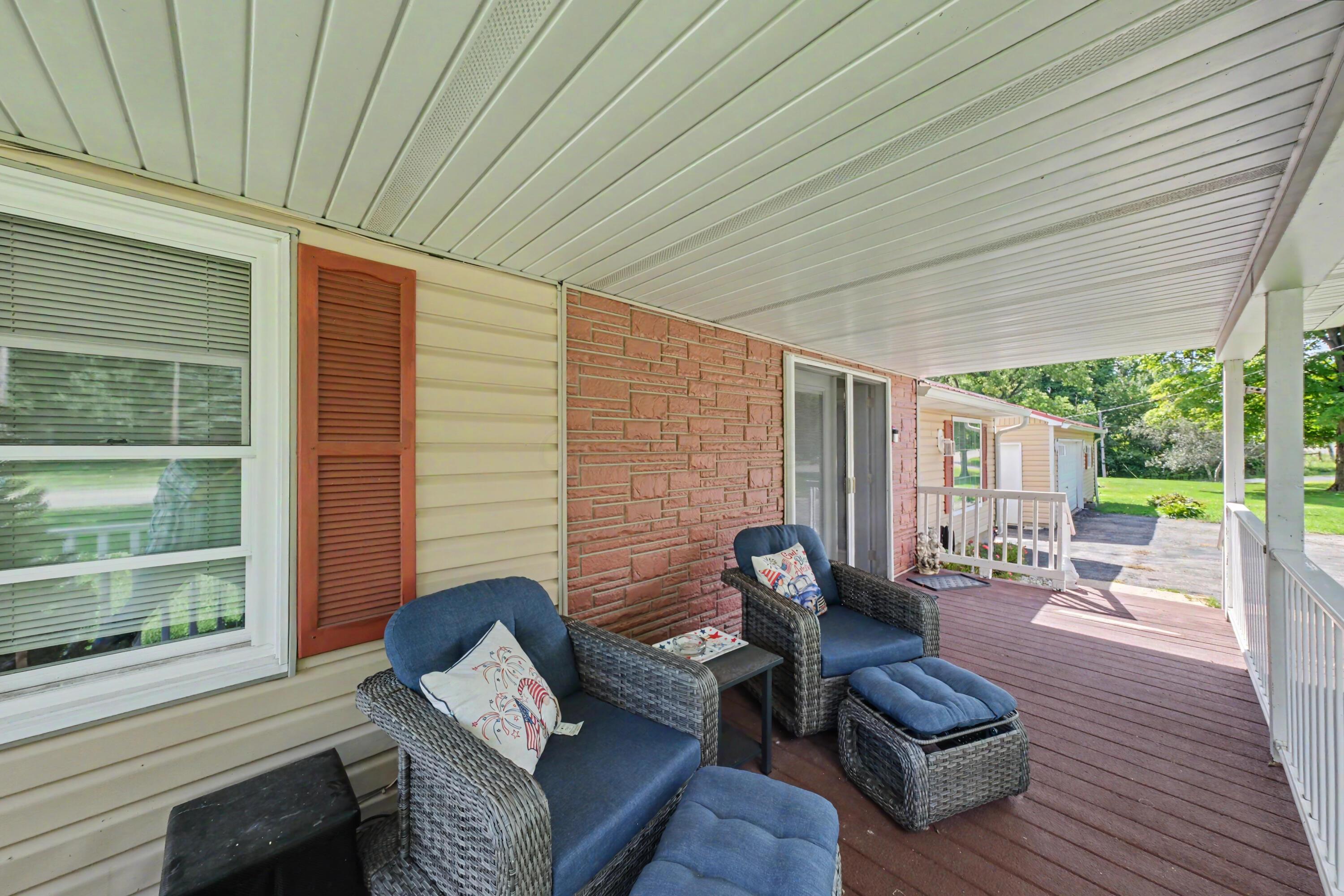 972 Reed Road Property Photo 7