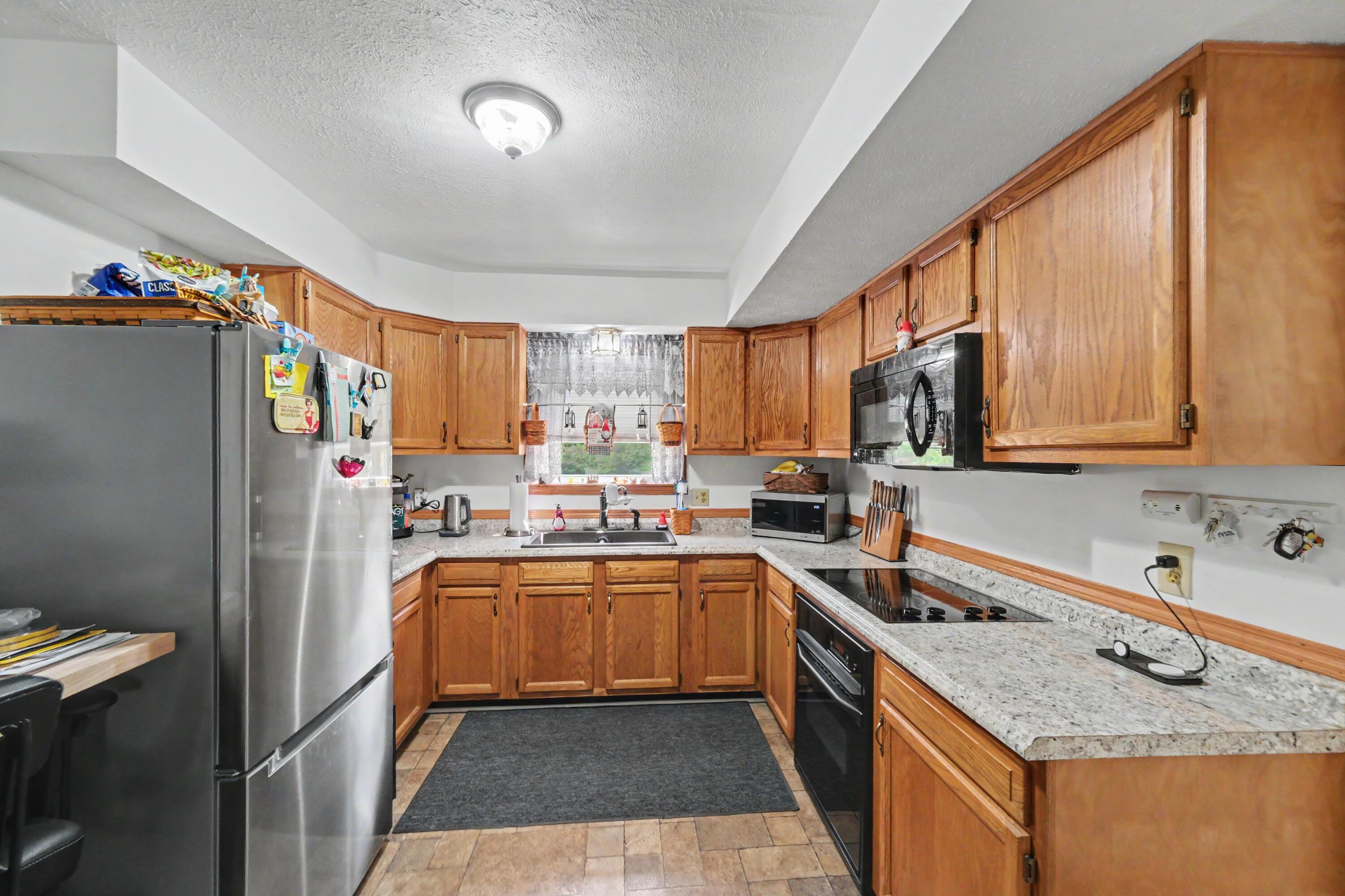972 Reed Road Property Photo 12