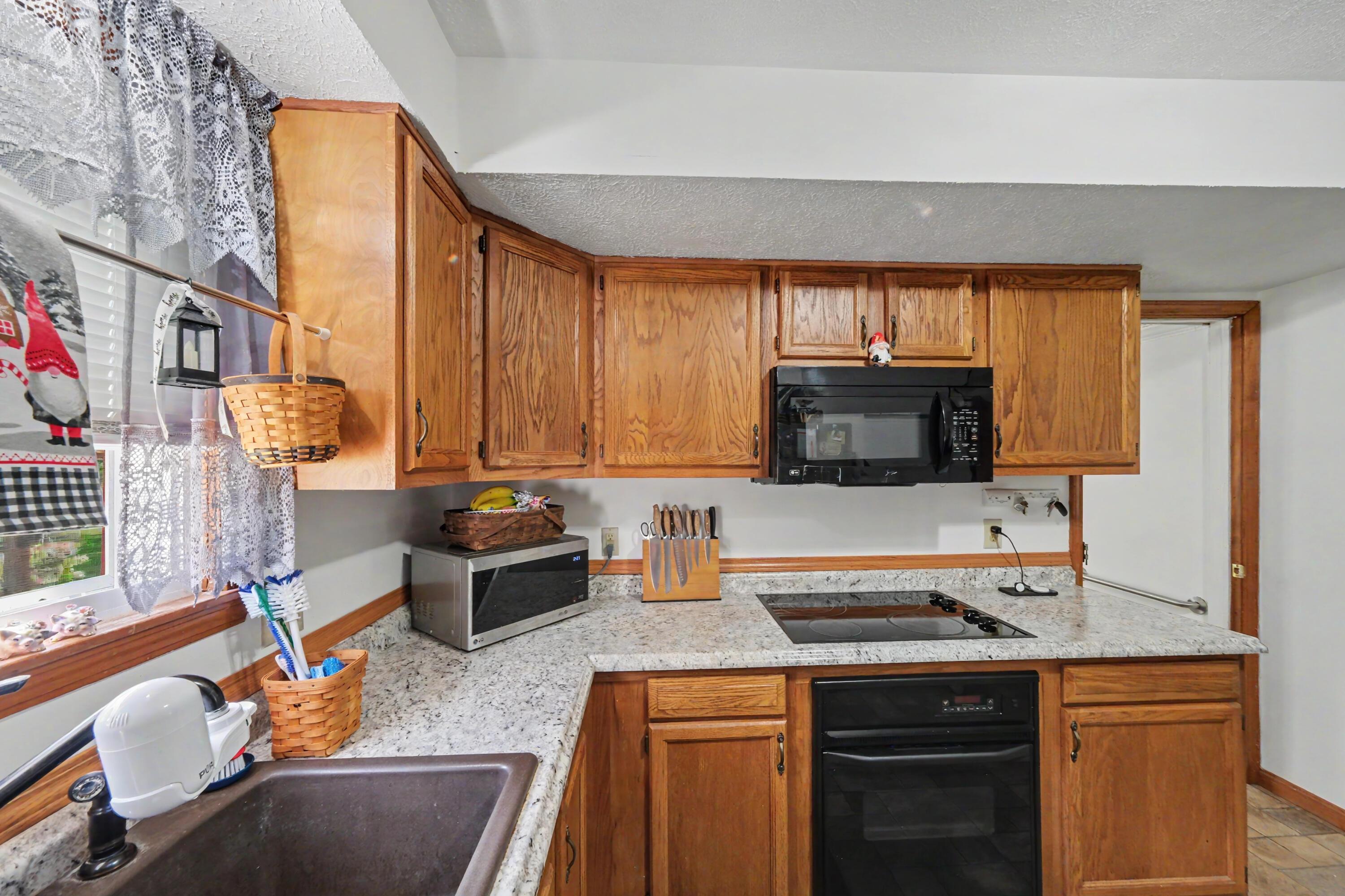 972 Reed Road Property Photo 13