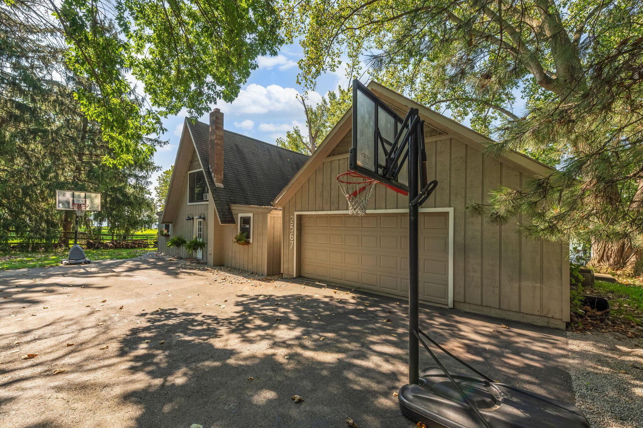 2567 W Choctaw Drive Property Photo 8