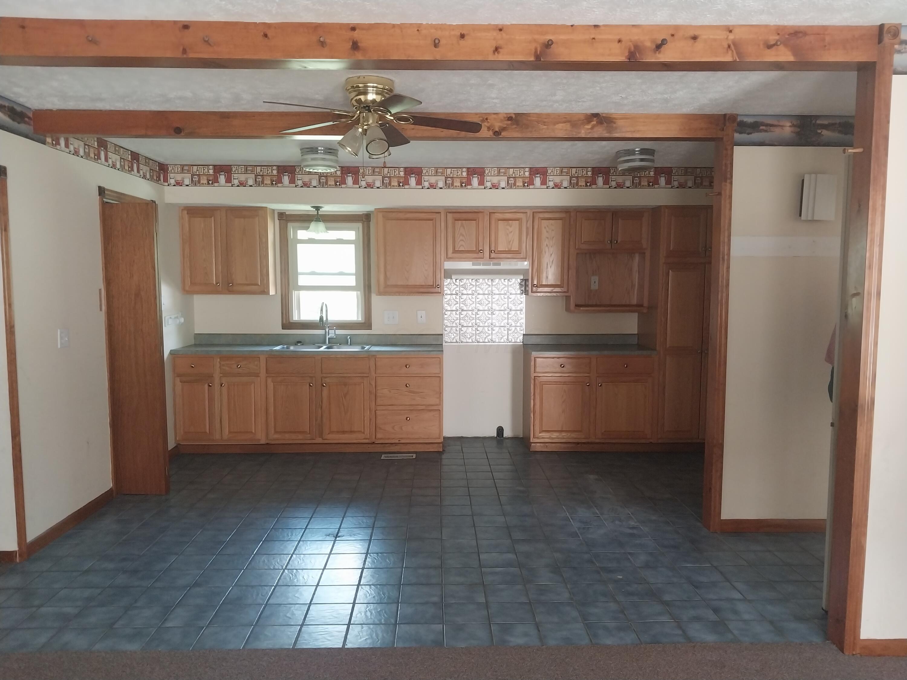 226033235 Property Photo 32