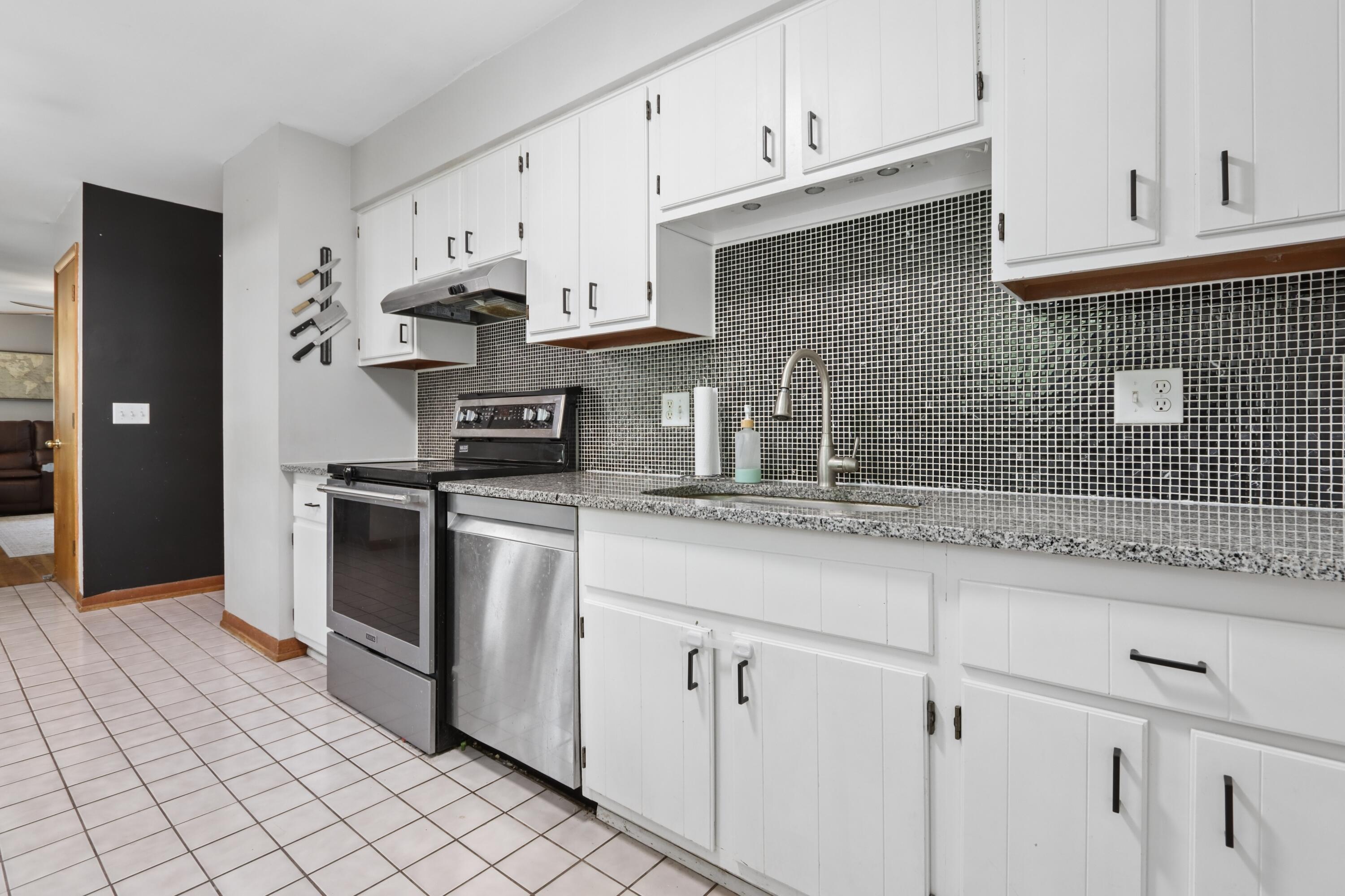 5748 N Meadows Boulevard Property Photo 11