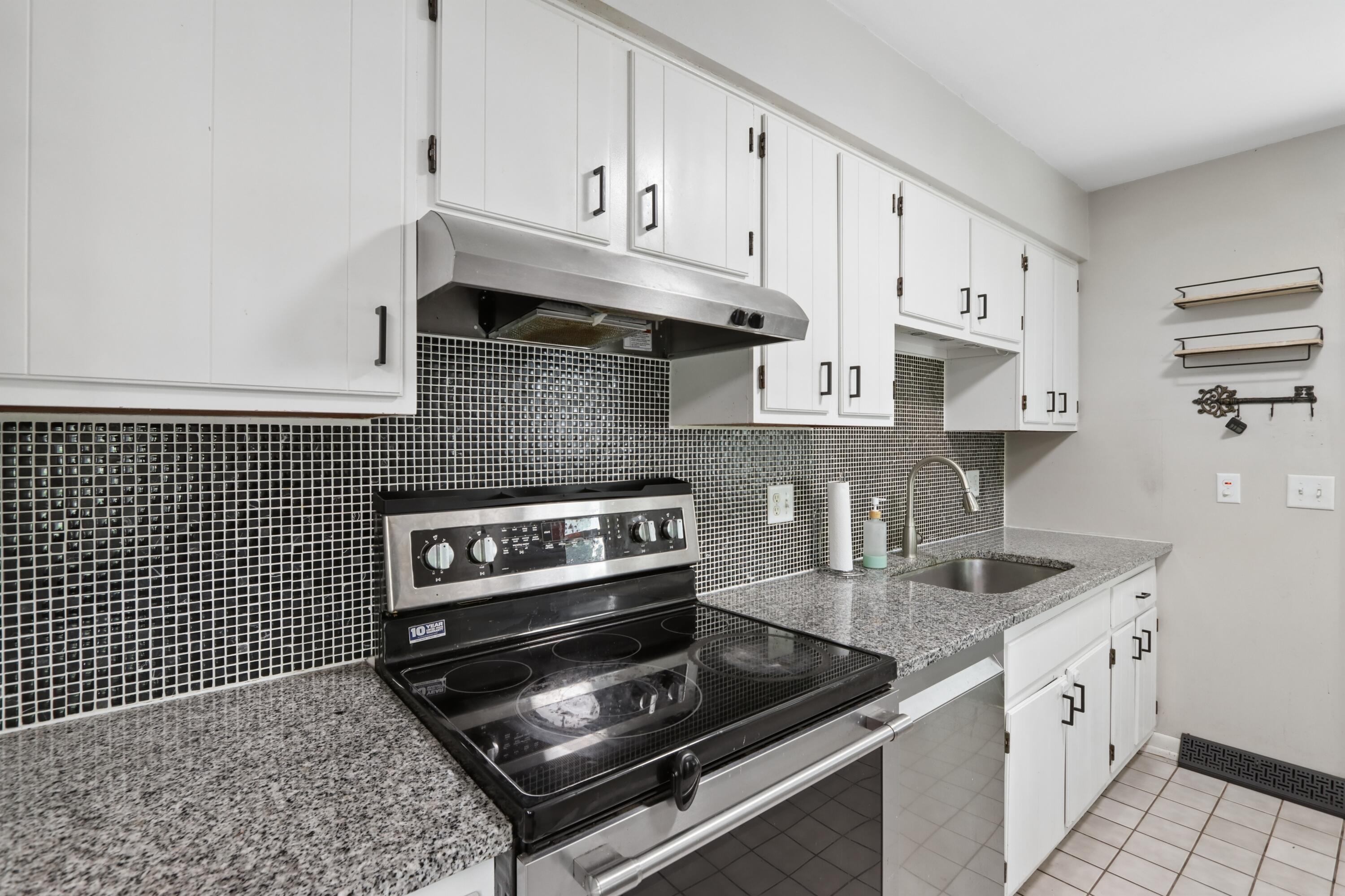 5748 N Meadows Boulevard Property Photo 12