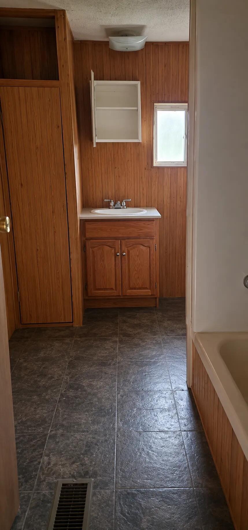 226033257 Property Photo 10