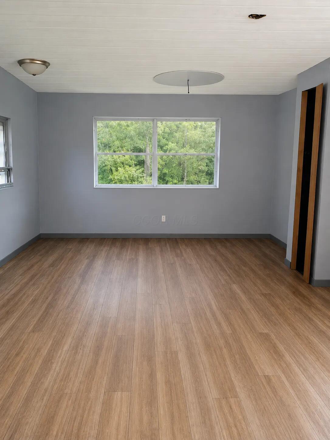 226033257 Property Photo 11